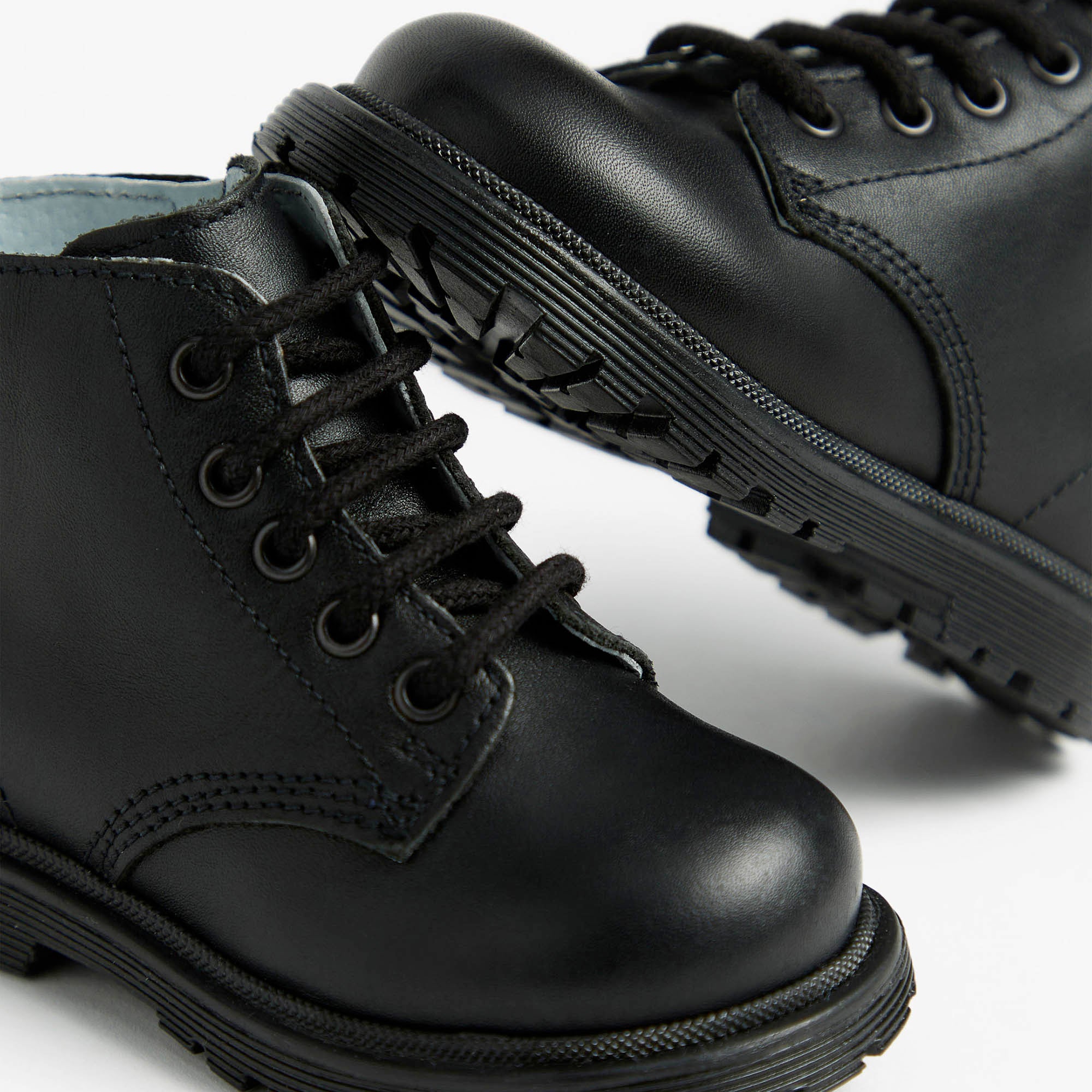 CAIRO_TR_BRENNA_ESCORT_NER_I523000F_100_Image_4