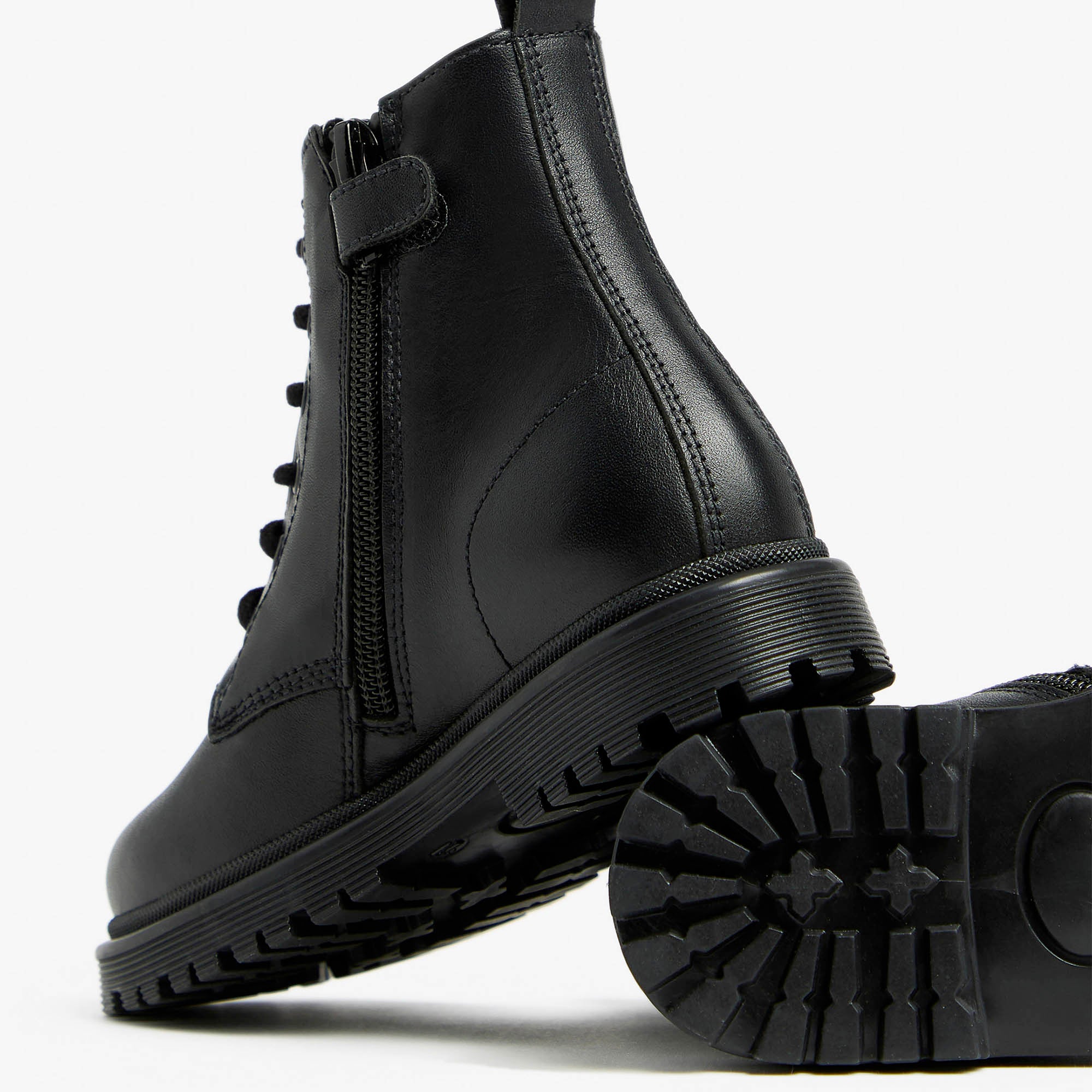 CAIRO_TR_BRENNA_ESCORT_NER_I528000F_100_Image_3