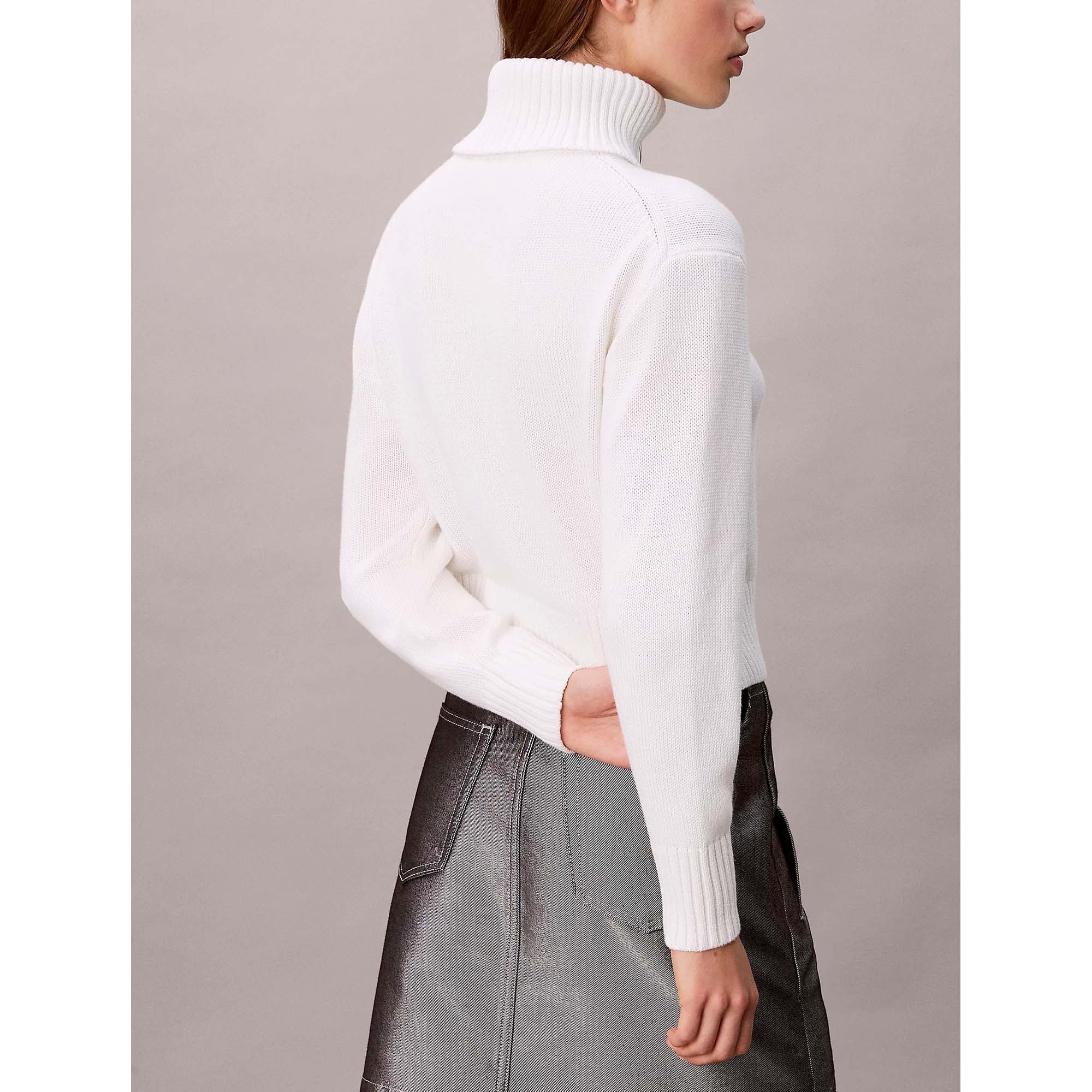 CHENILLE_MONOLOGO_SW_LV047D354G_YAA_Image_2