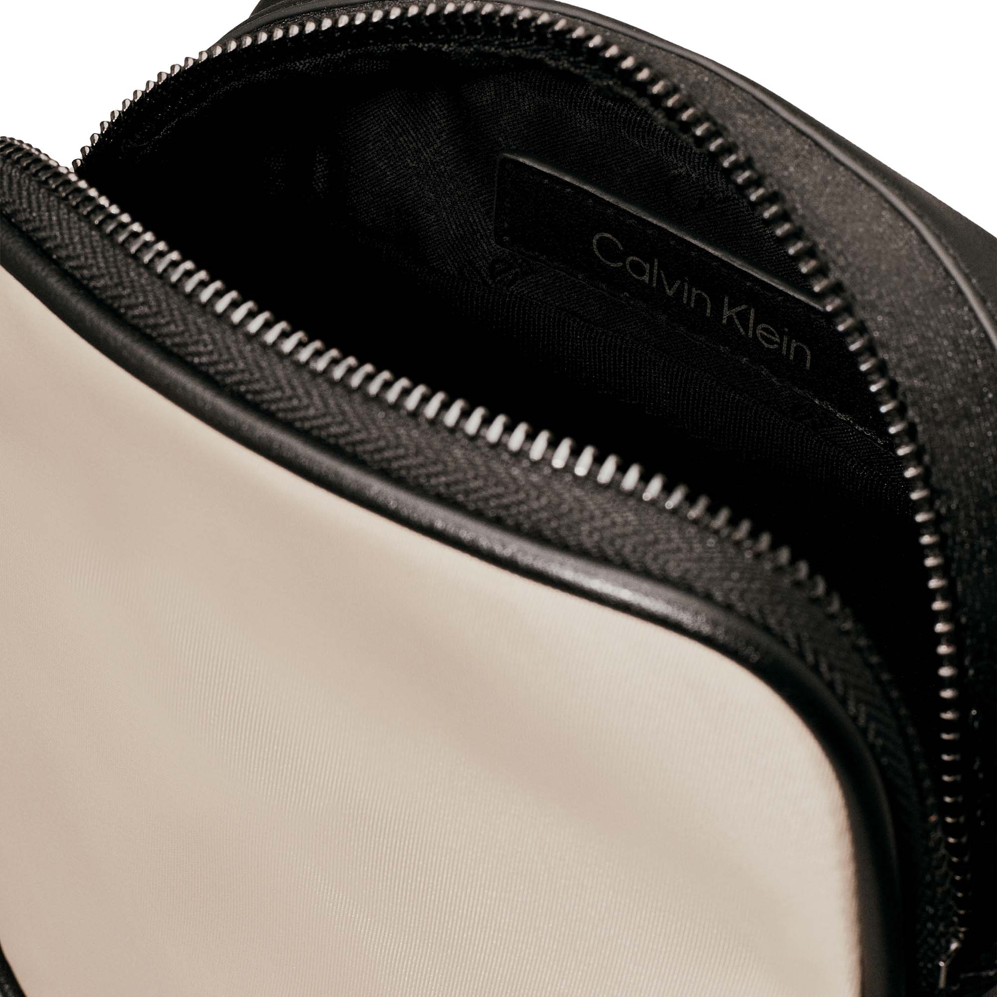 CK_EST_NYLON_CUBE_REPORTER_K50K512113_PF2_Image_3