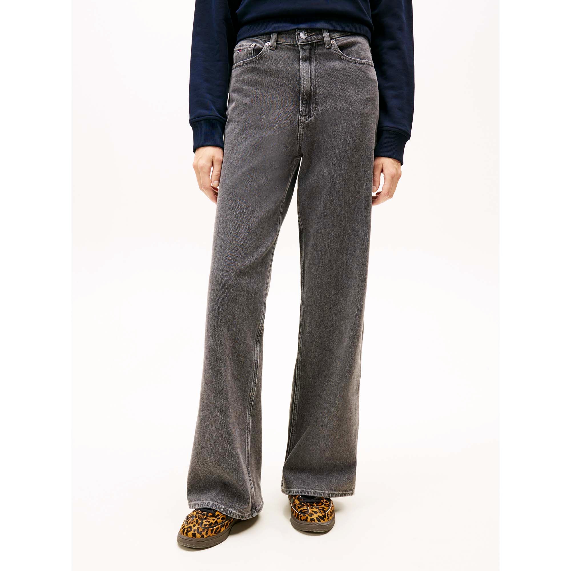 CLAIRE_HR_WD_TAB_CI4_DW0DW21795_1DA_Image_2