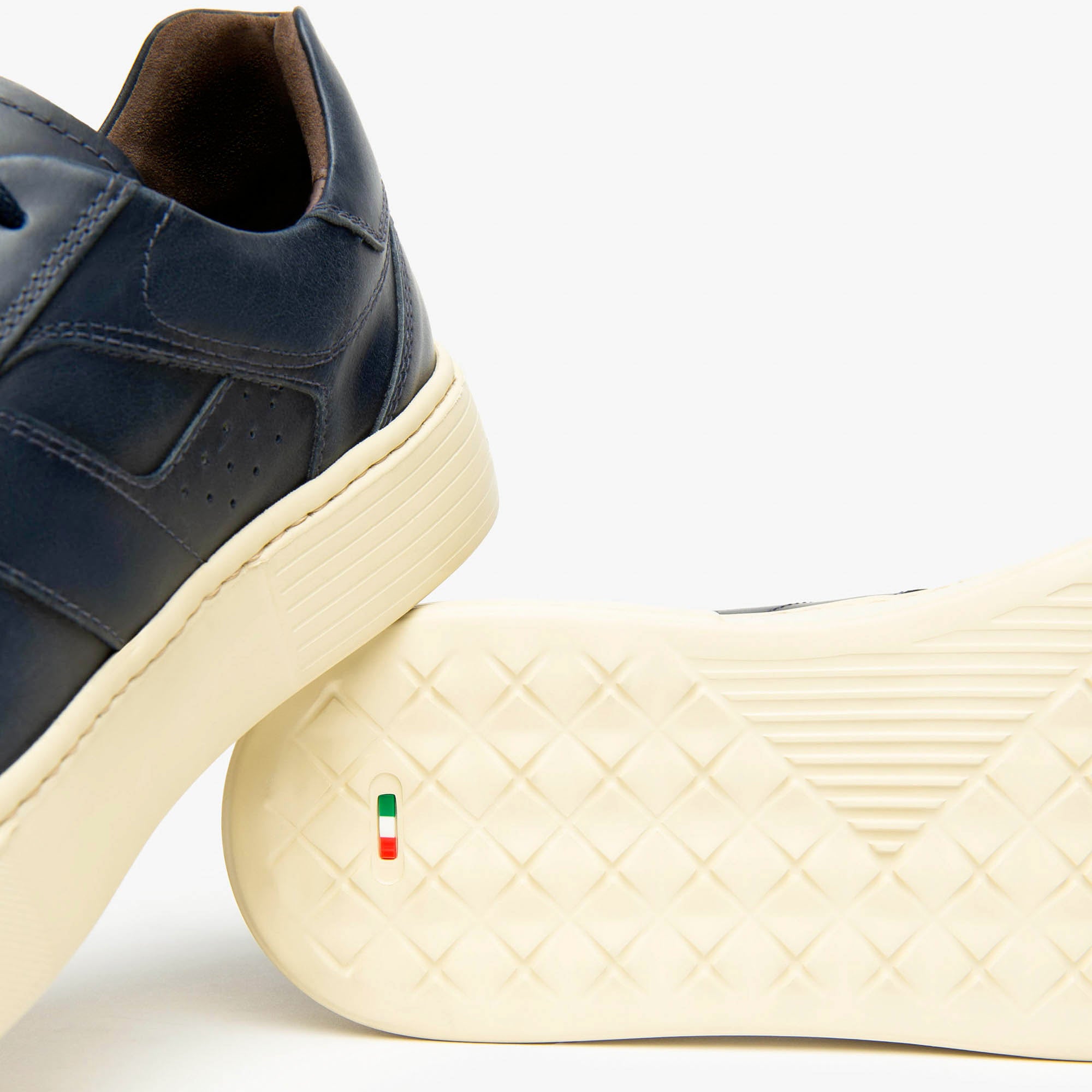 DELAVATO_EVA_VIBO_VERSUS_BURR_I500971U_207_Image_4