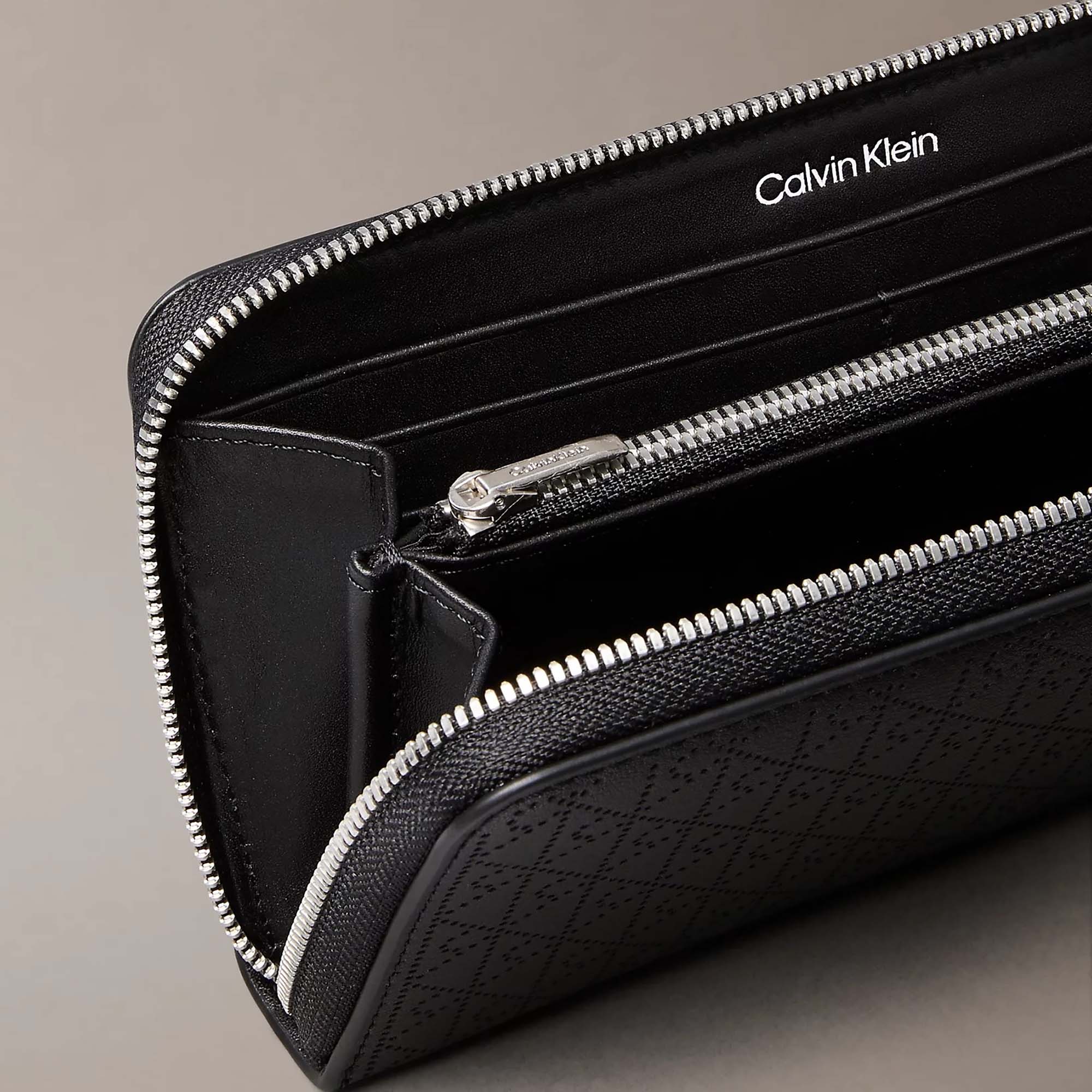 EMBLEM_AOP_PERFOR_LG_ZIP_AROUND_LV04F1151G_UB1_Image_3