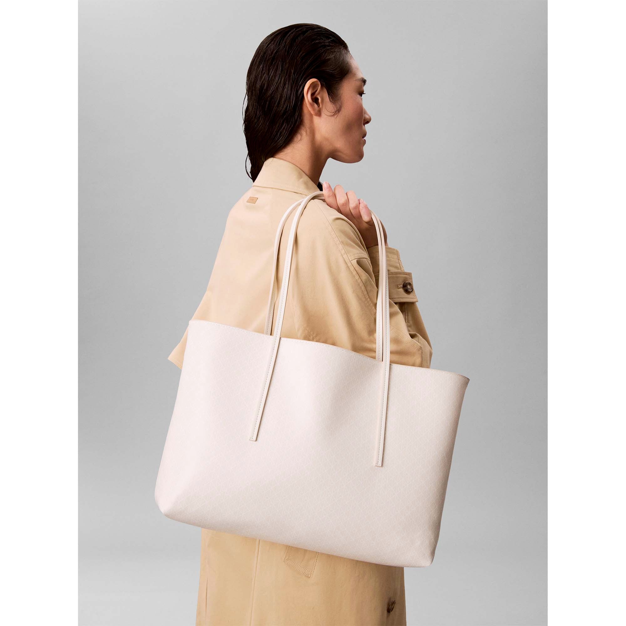 EMBLEM_AOP_TOTE_W_POUCH_LV04F3266G_2XB_Image_5