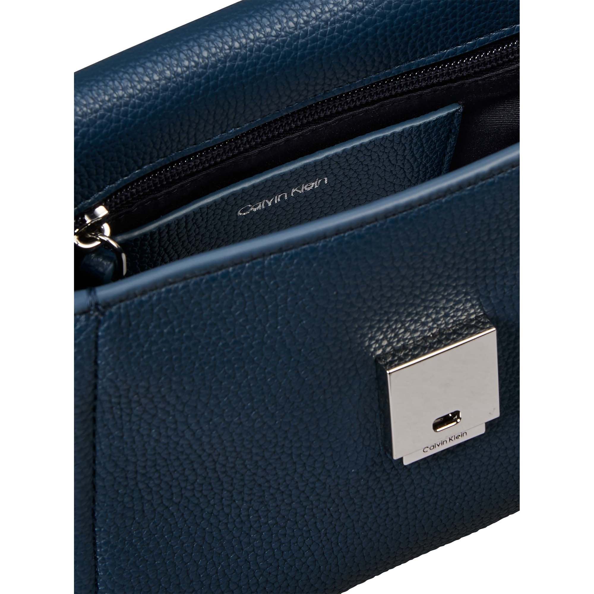 EMBLEM_HW_PEBBLE_CROSSBODY_20_LV04F3511G_RO3_Image_3