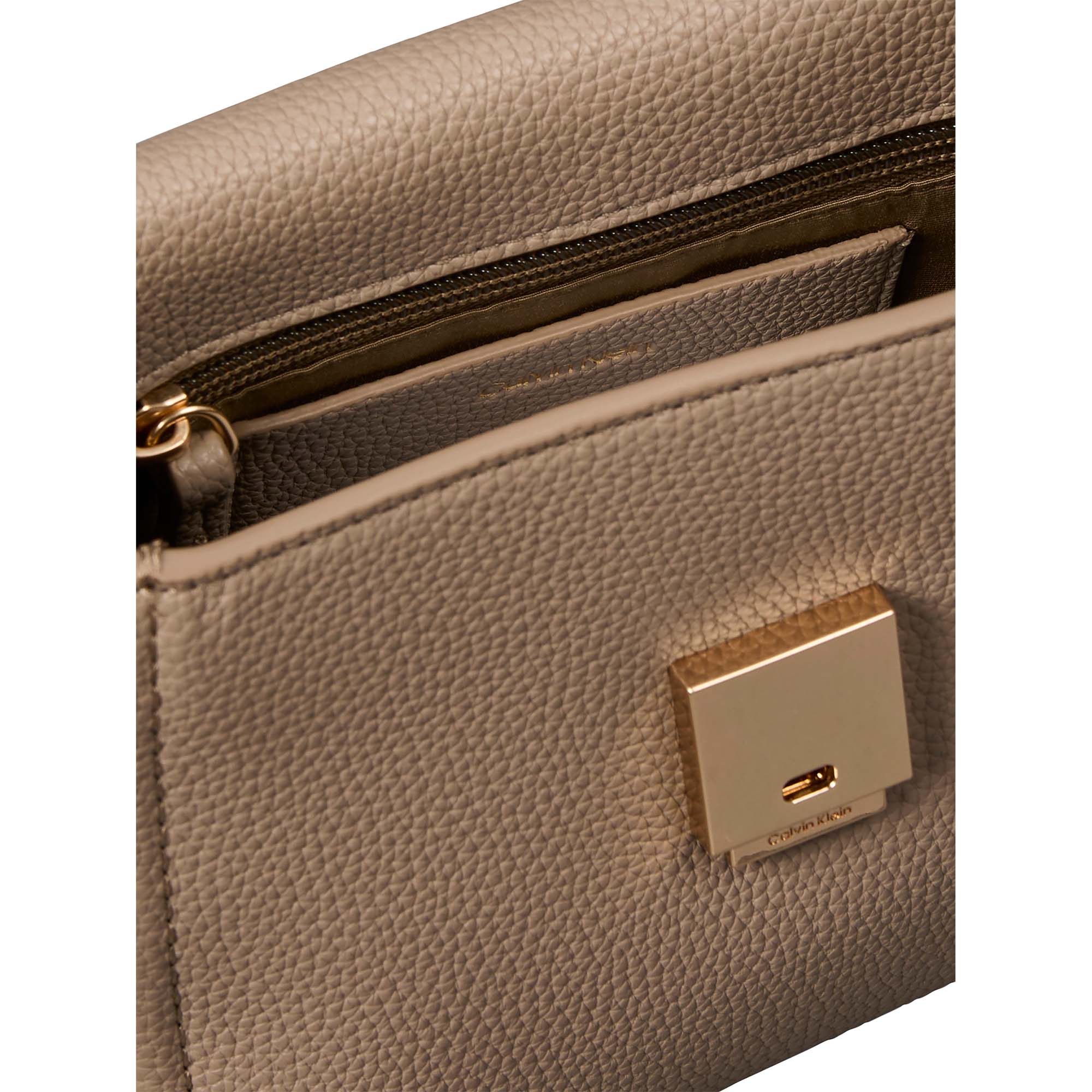 EMBLEM_HW_PEBBLE_CROSSBODY_20_LV04F3511G_VFU_Image_3