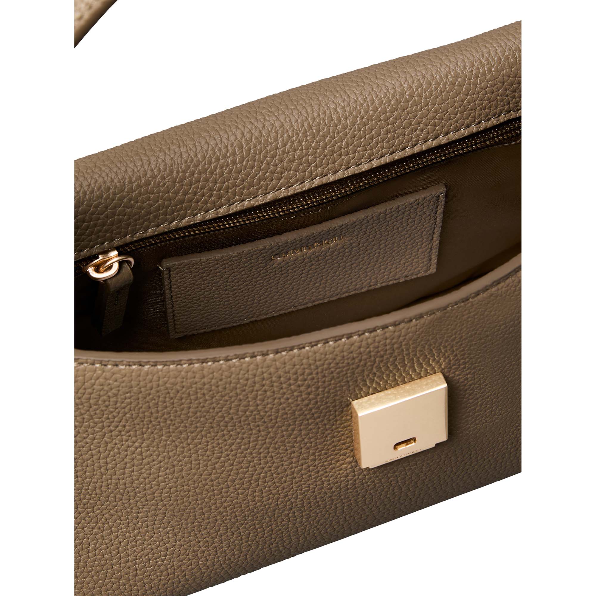 EMBLEM_HW_PEBBLE_SHOULDER_BAG_25_LV04F3425G_VFU_Image_3