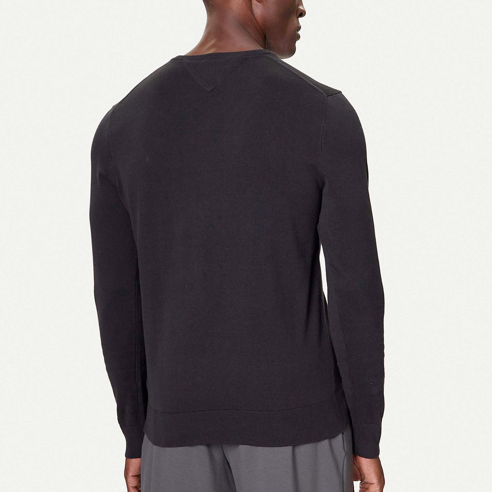 ESSENTIAL_COTTON_V_NECK_MW0MW42249_BDS_Image_3