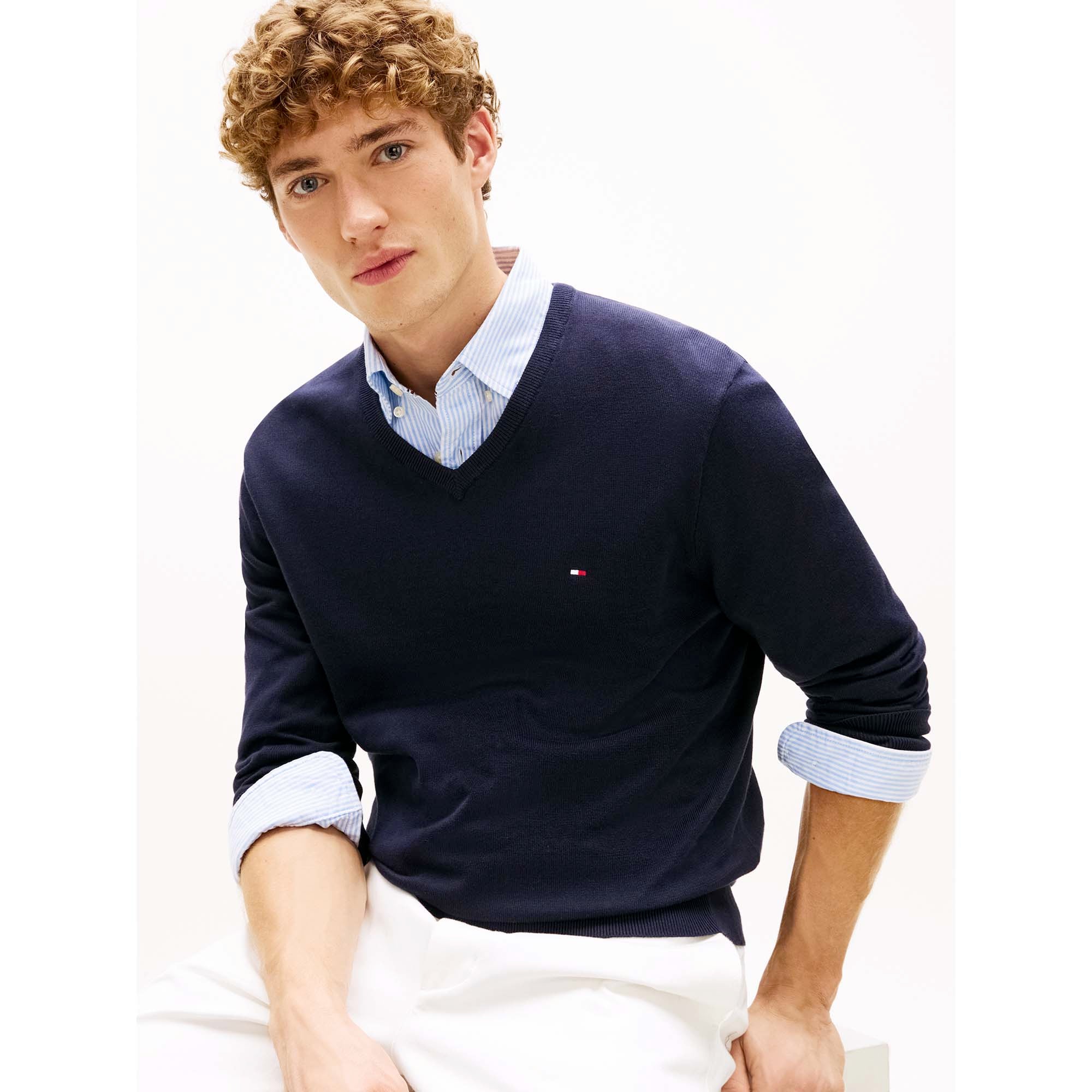 ESSENTIAL_COTTON_V_NECK_MW0MW42249_DW5_Image_4