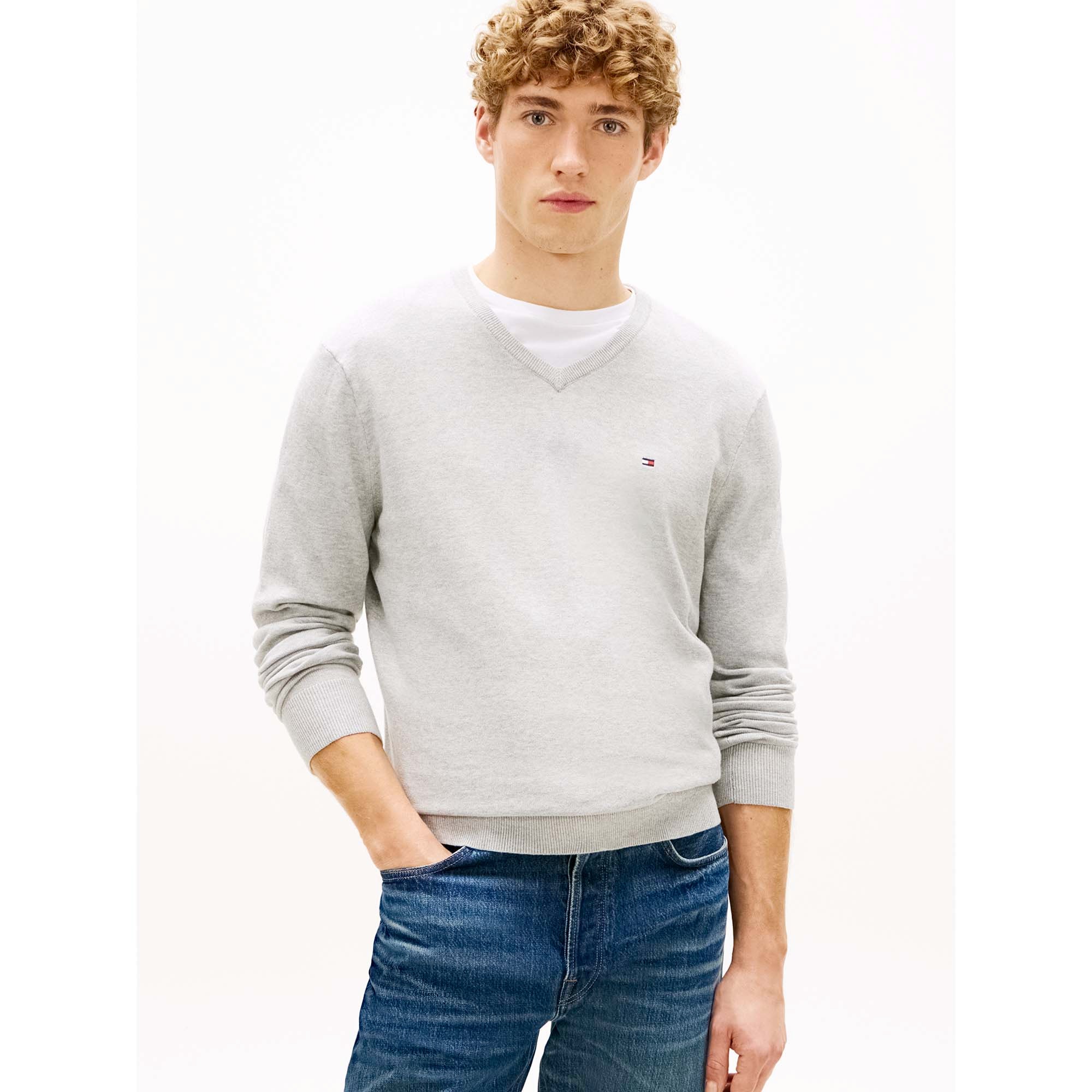 ESSENTIAL_COTTON_V_NECK_MW0MW42249_P01_Image_2