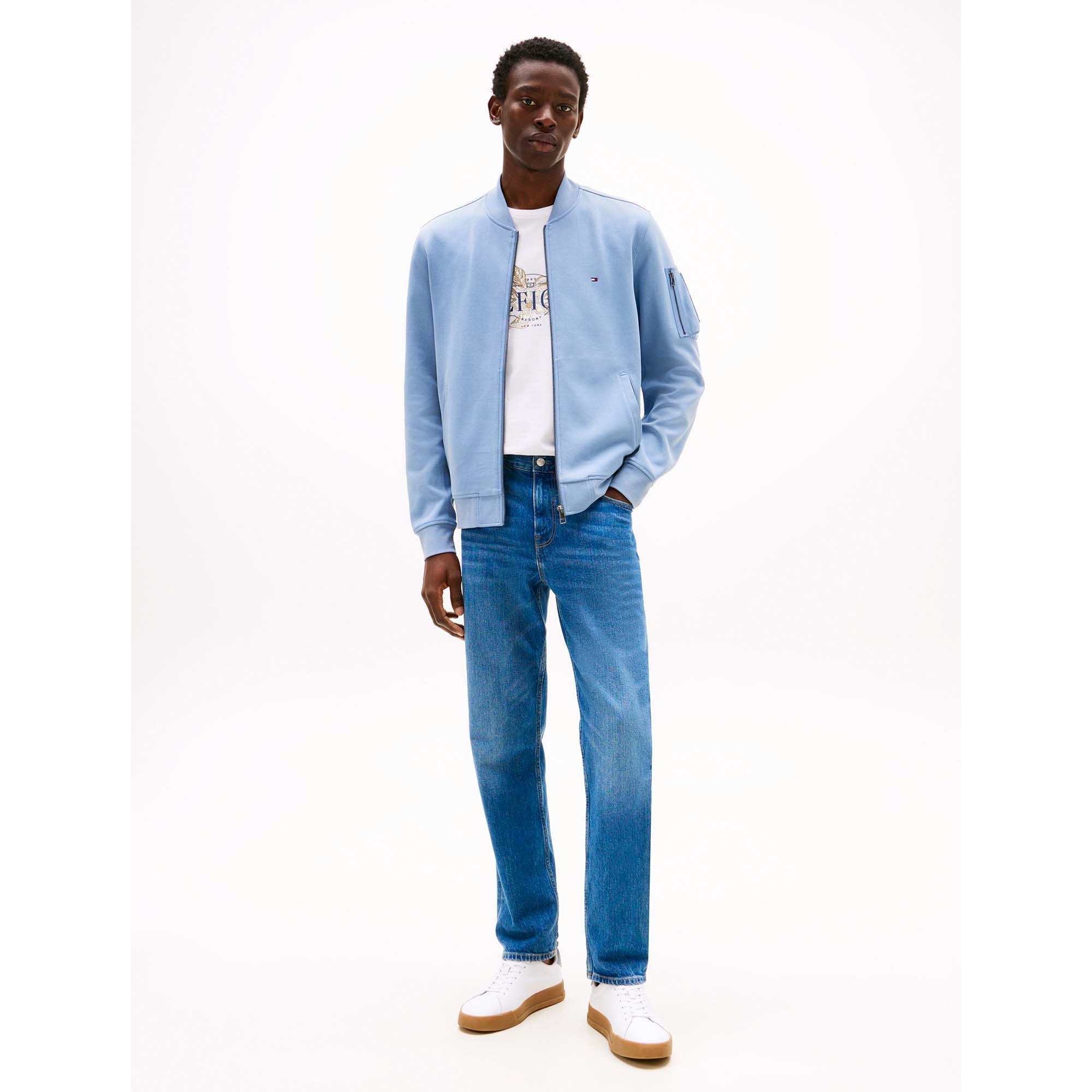 ESSENTIAL_INTECHNO_B_MW0MW37357_C2B_Image_4