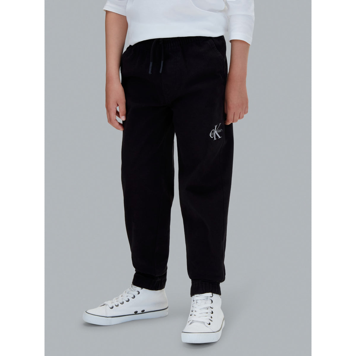ESSENTIAL_WOVEN_JOGGER_LVCKTJC14BT_BEH_Image_2