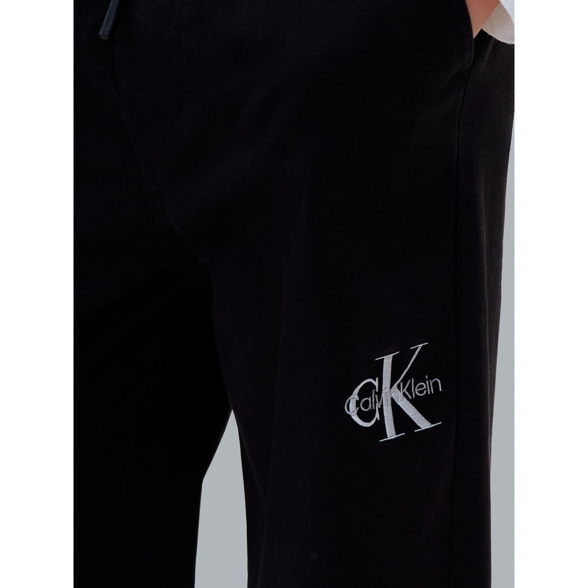 ESSENTIAL_WOVEN_JOGGER_LVCKTJC14BT_BEH_Image_5