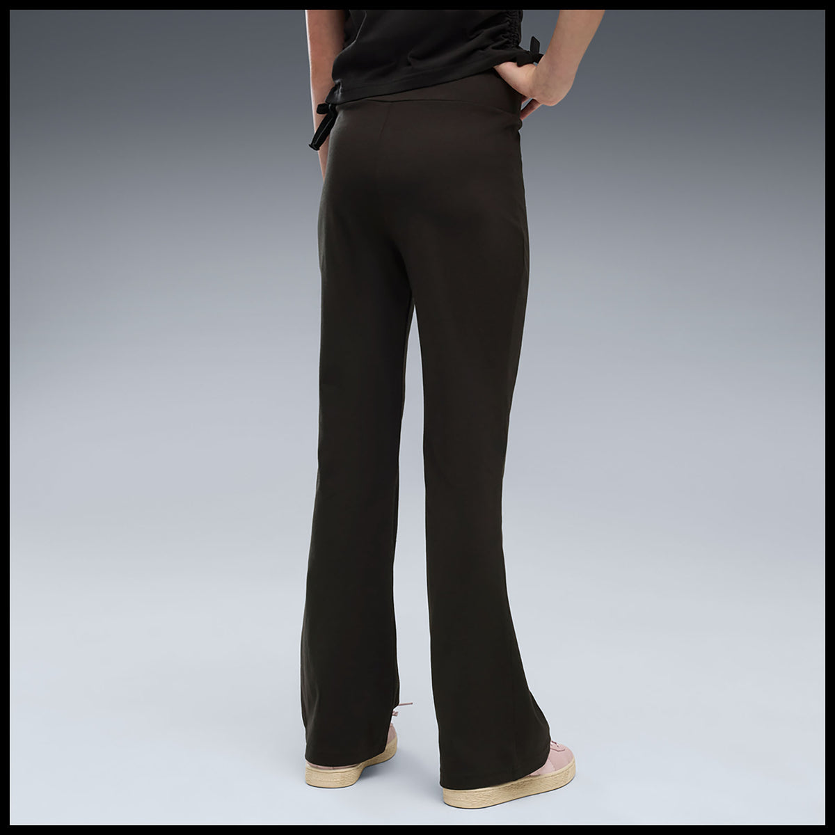 ESS_HIGH-WAIST_FLARED_LEGGINGS_G_694653_01_Image_3