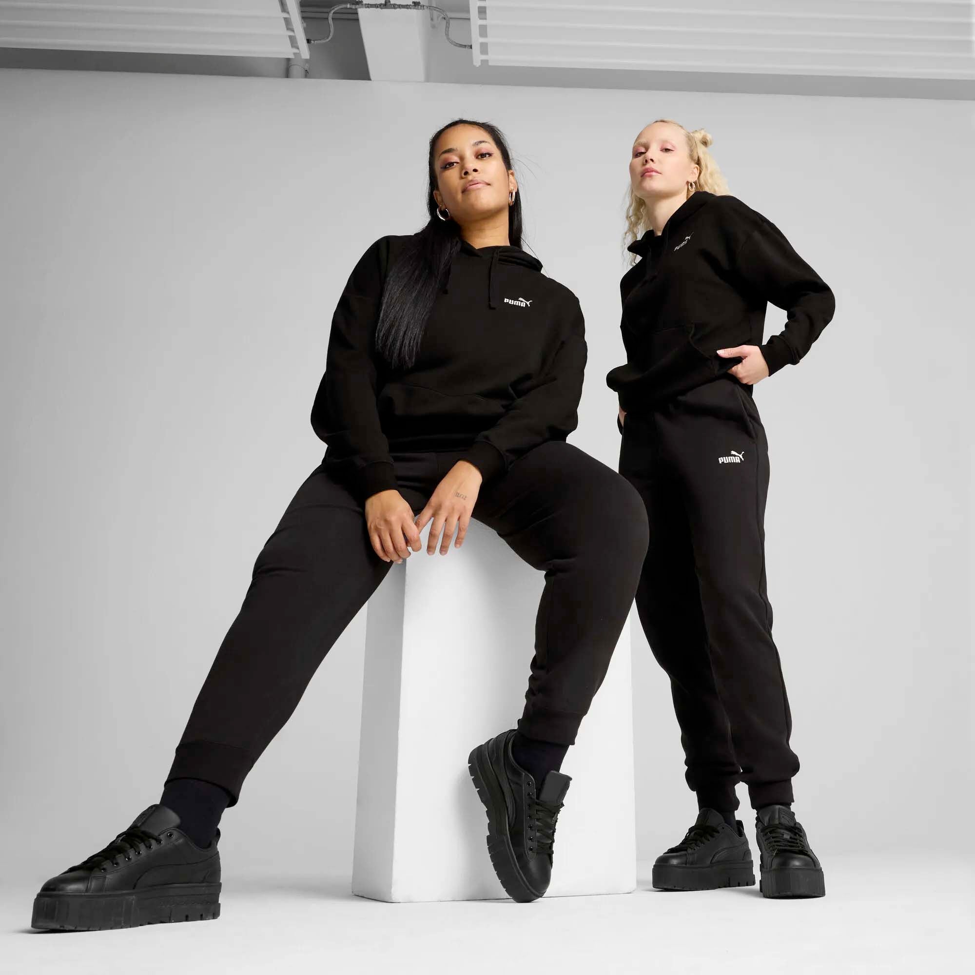 ESS_SMALL_NO_1_LOGO_SWEATPANTS_FL_CL_682448_01_Image_4