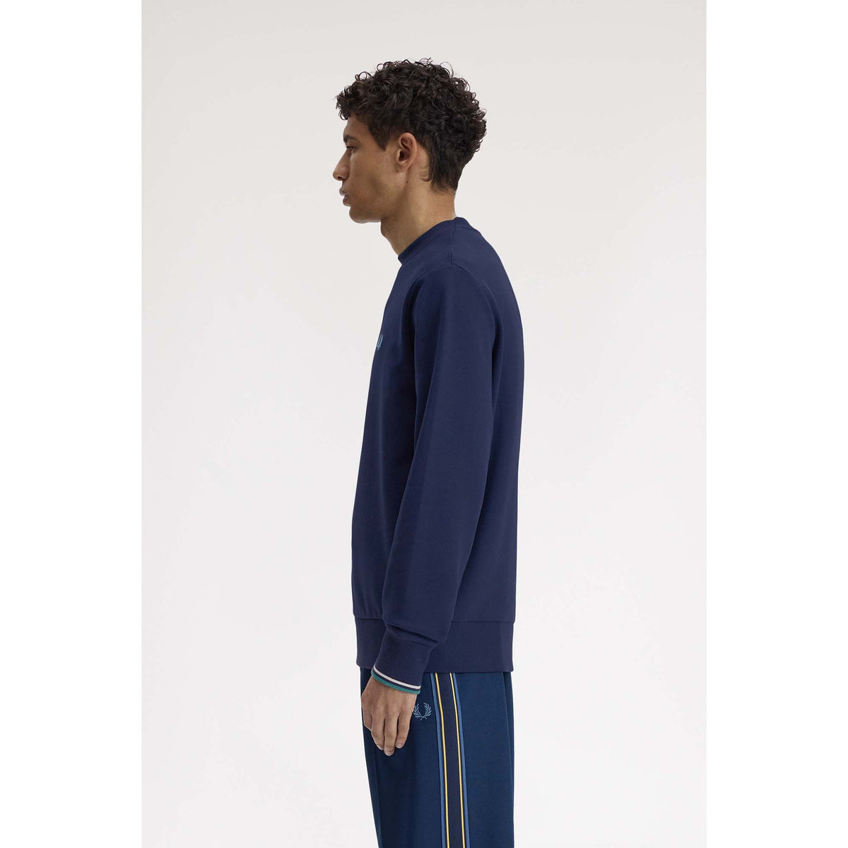 FP_CREW_NECK_SWEATSHIRT_M7535_86A_Image_3