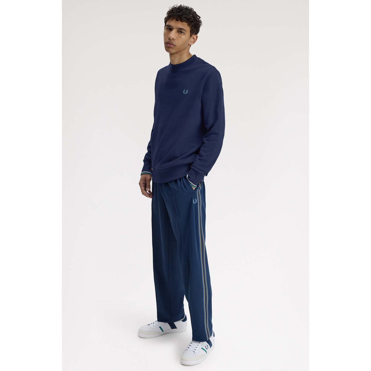 FP_CREW_NECK_SWEATSHIRT_M7535_86A_Image_6