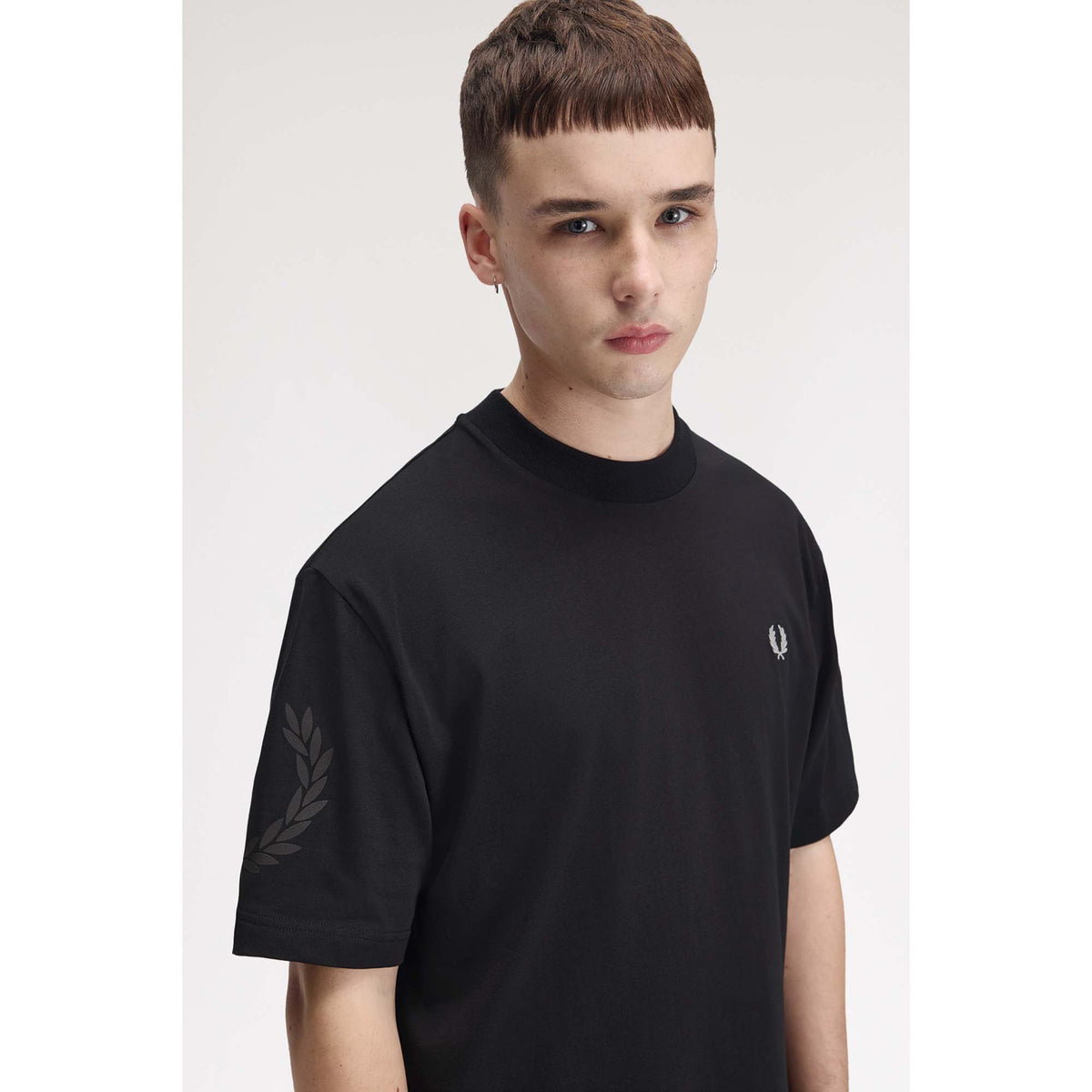 FP_REFLECTIVE_LAURELWREATH_TSHIRT_M3491_102_Image_5