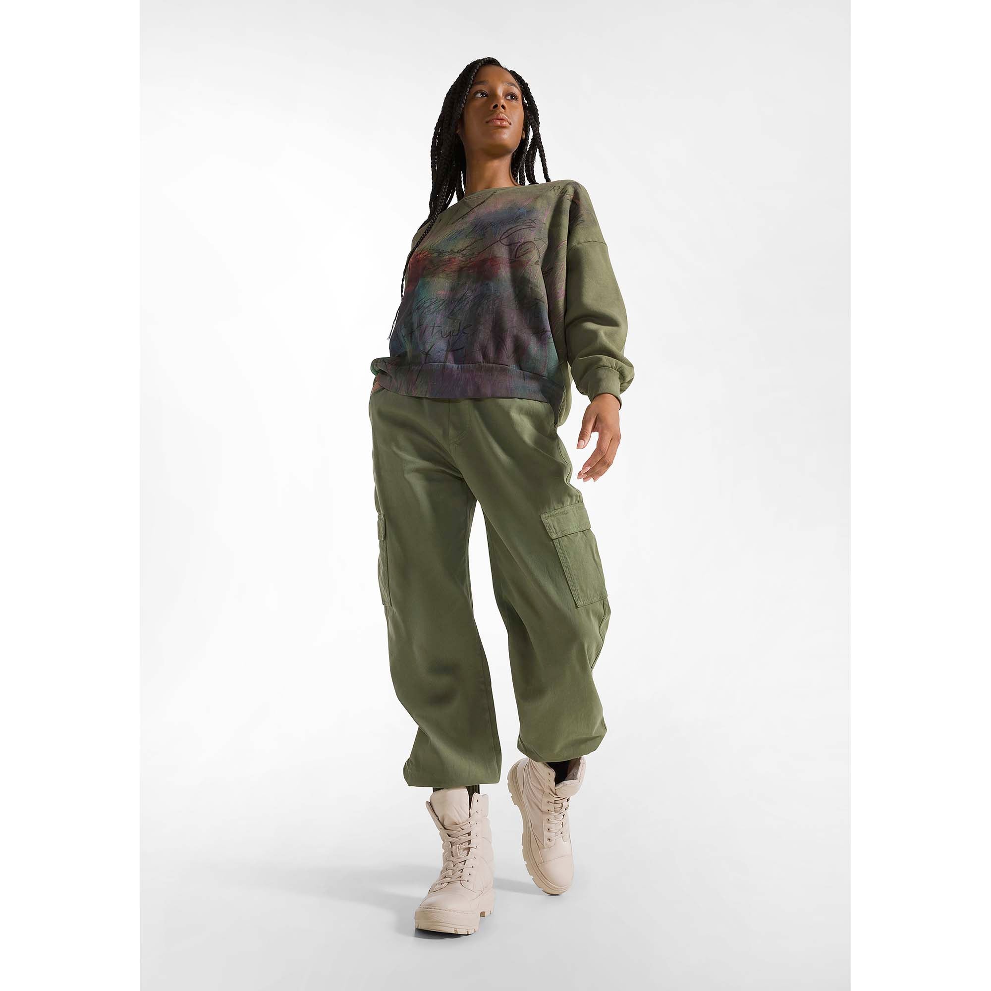 GABARDINE_CARGO_PANTS_A00615_26618_Image_5
