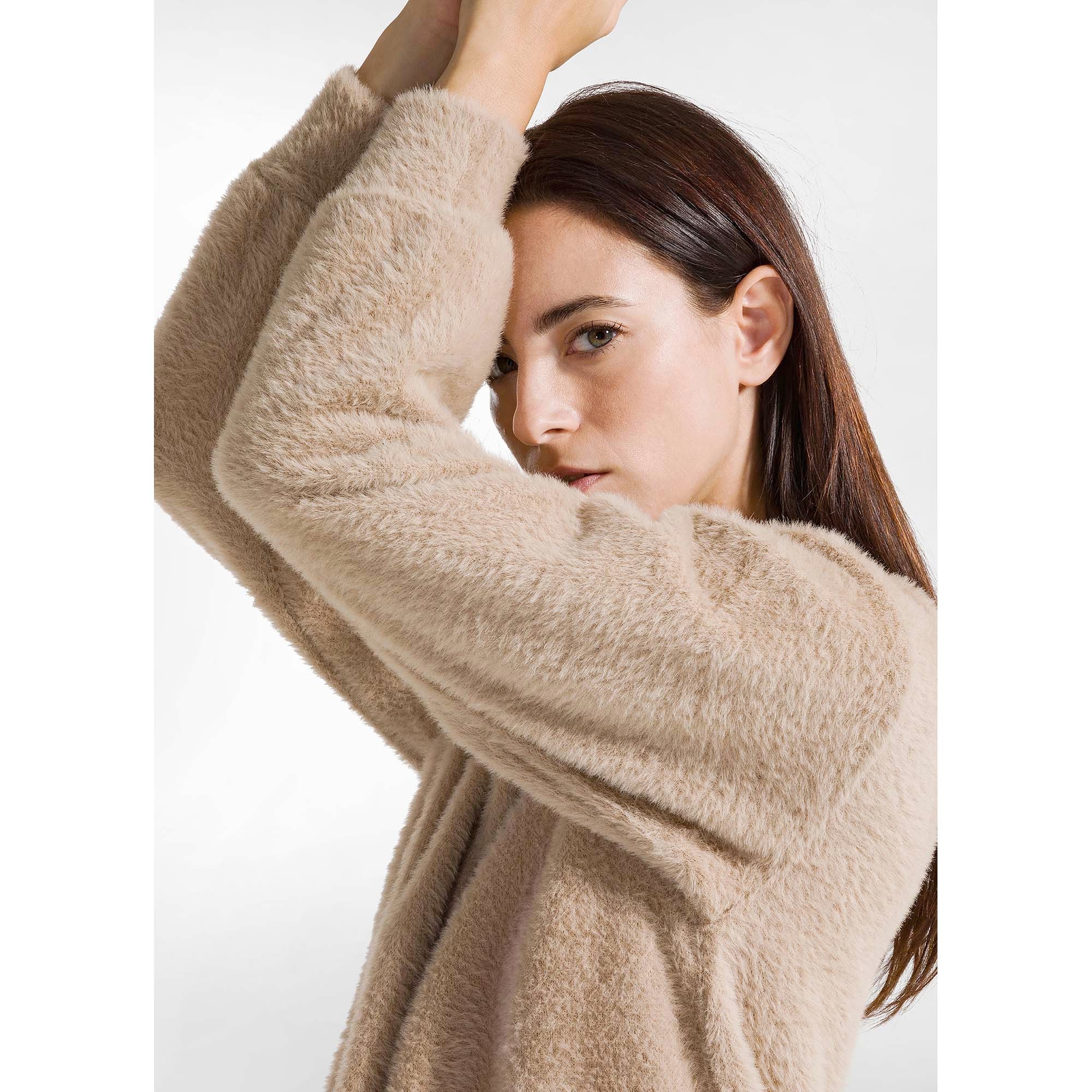 HIGH_NECK_FLUFFY_SWEATSHIRT_D12070_26010_Image_4