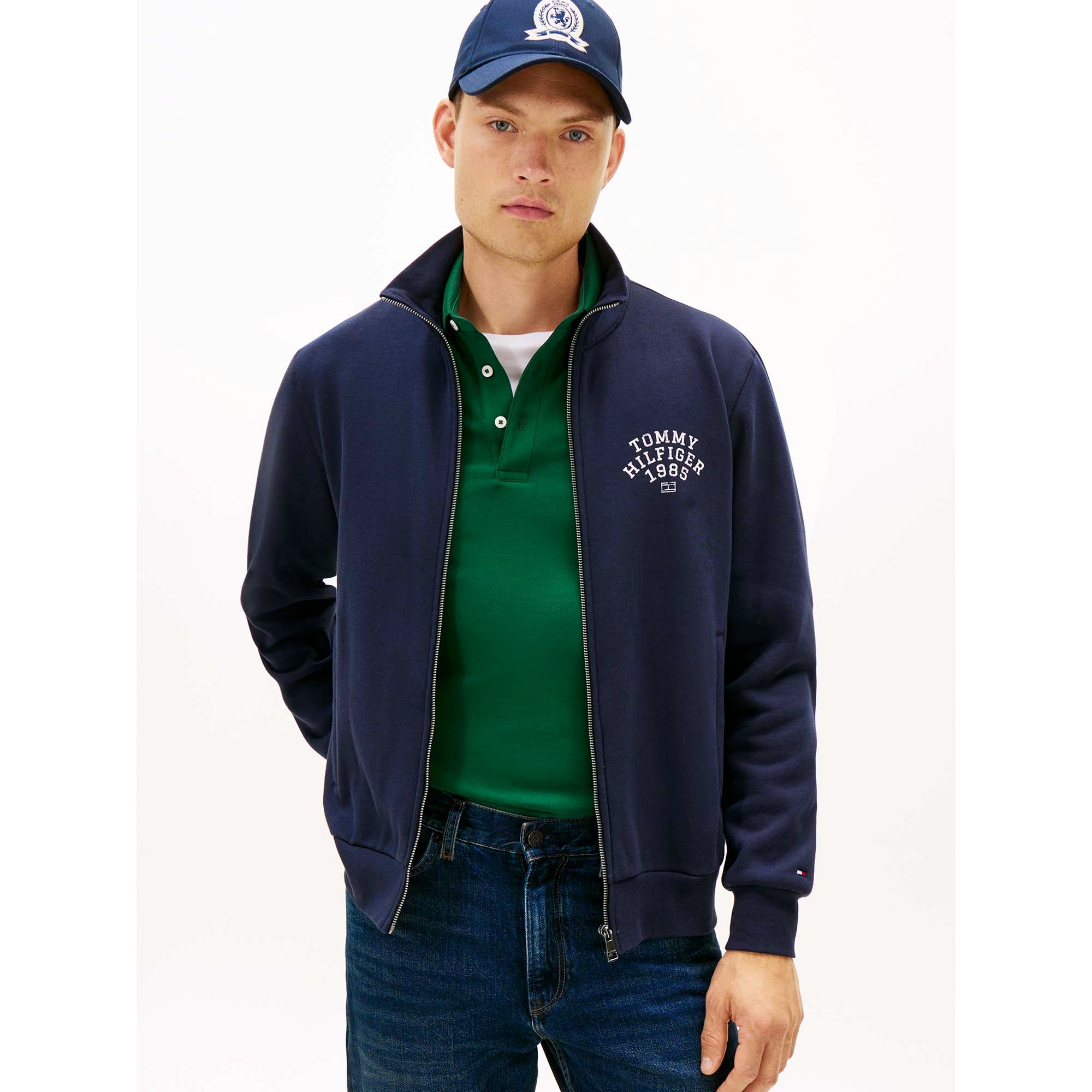 HILFIGER_ARCH_STAND_MW0MW41425_DW5_Image_2