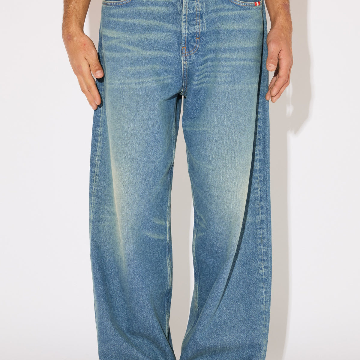 JS_HUGE_MAN_AMISH_AMU154D7433188_C0999_Image_2