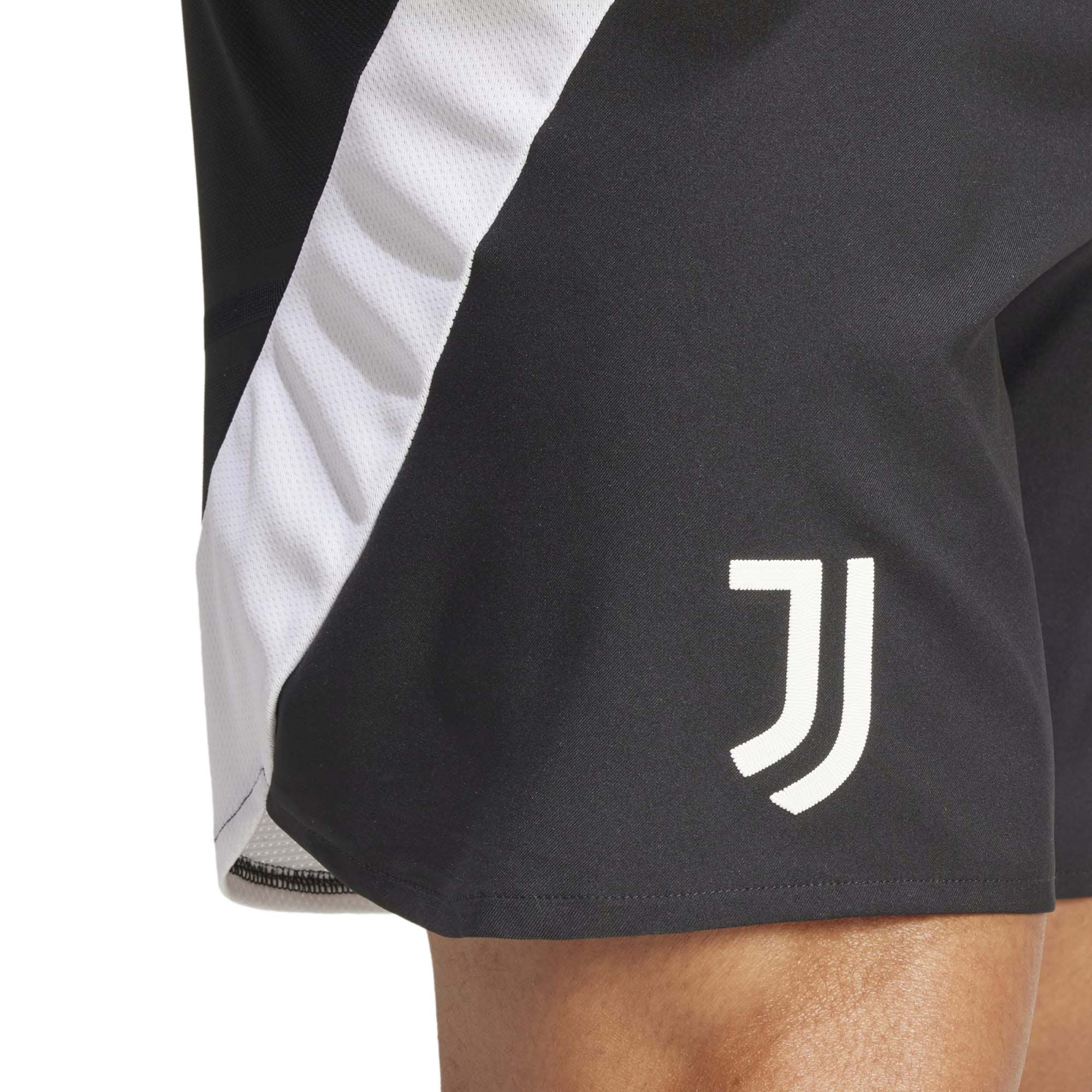 JUVE_H_AU_SHO_IT6049_BLACKWH_Image_4