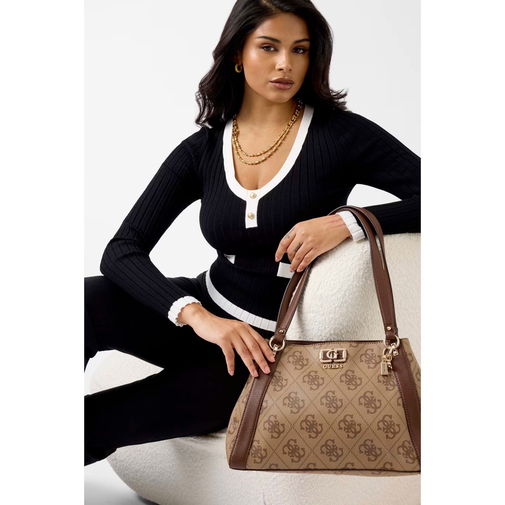 KARNILLA_LOGO_GFRIEND_CARRYALL_HWOS9901220_LGW_Image_5