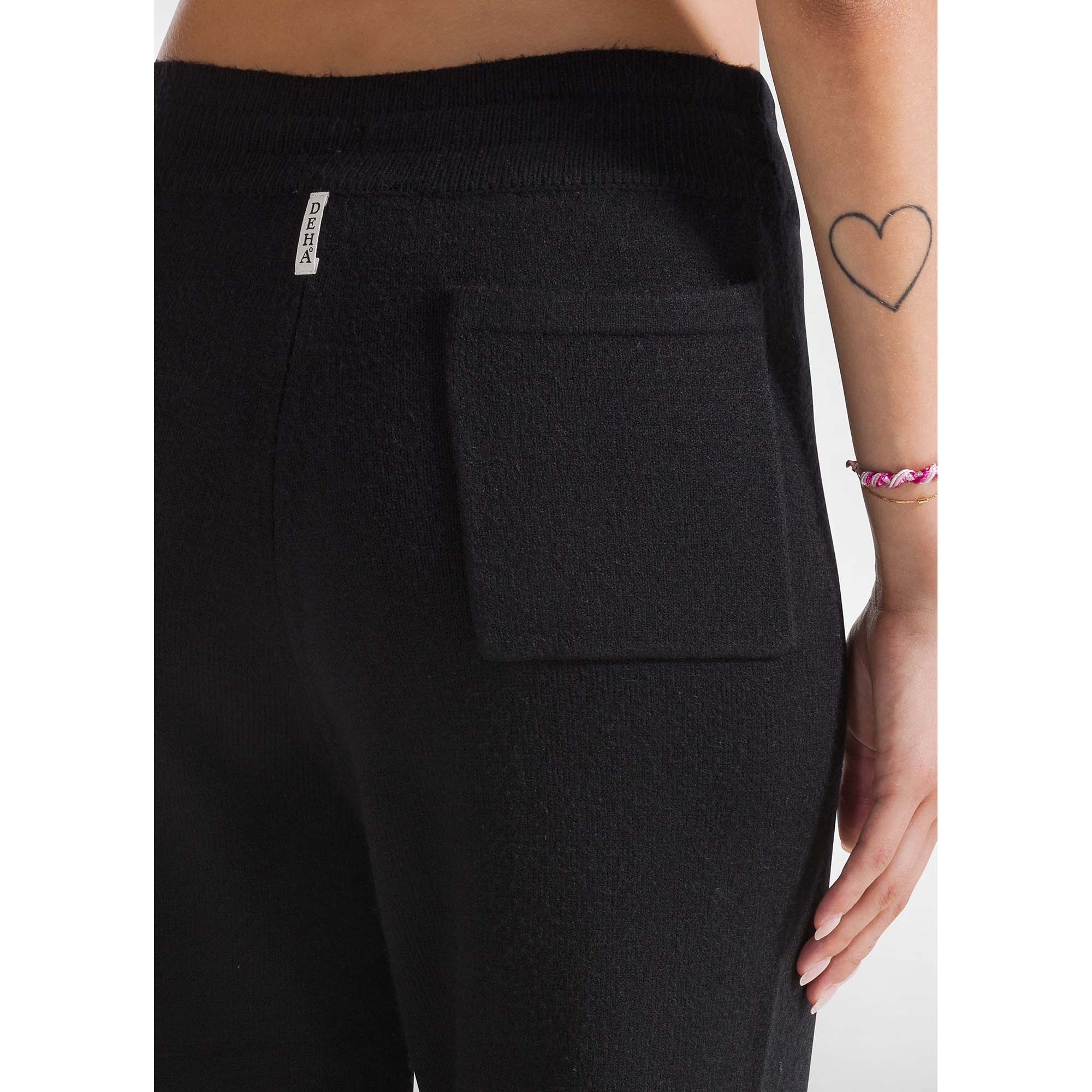 KNITTED_CARROT_PANTS_A00725_10009_Image_5