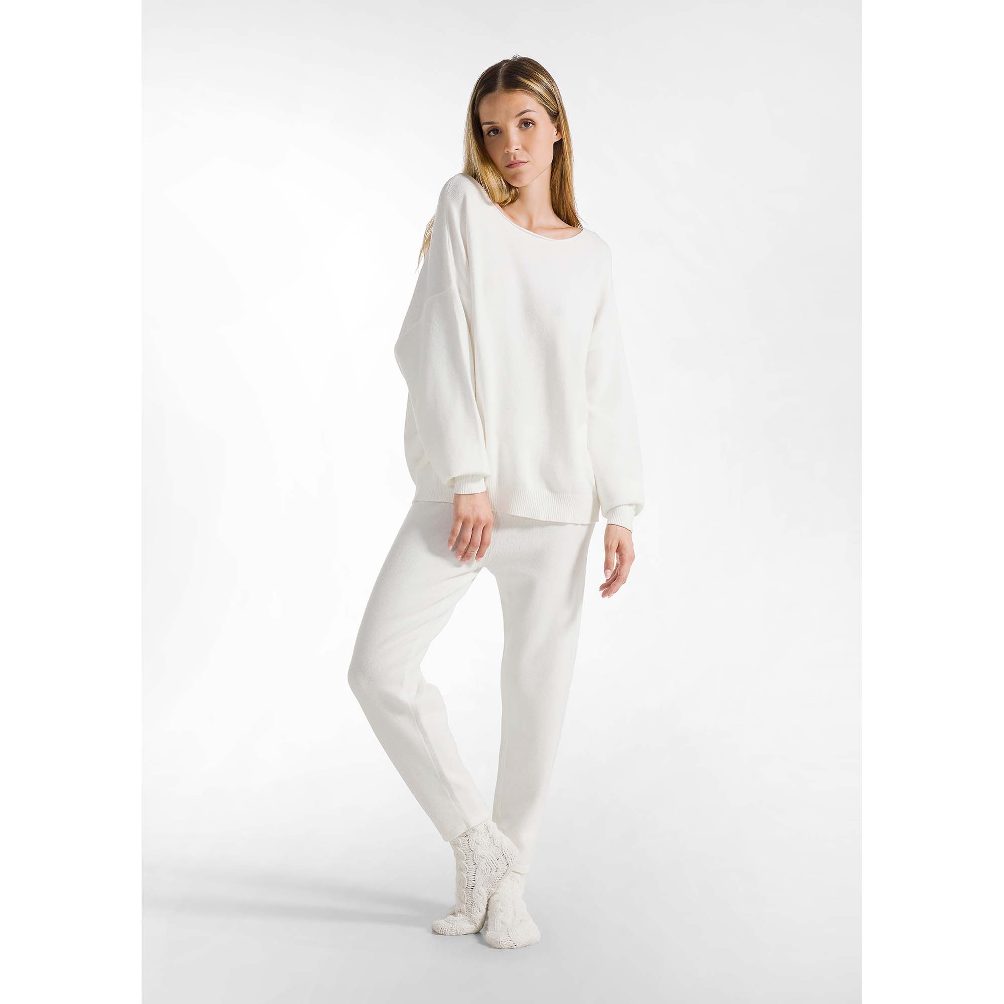 KNITTED_CARROT_PANTS_A00725_18001_Image_2