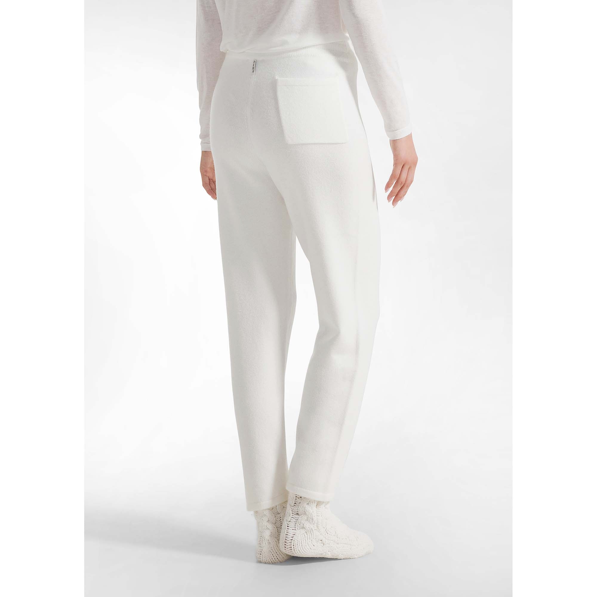 KNITTED_CARROT_PANTS_A00725_18001_Image_4