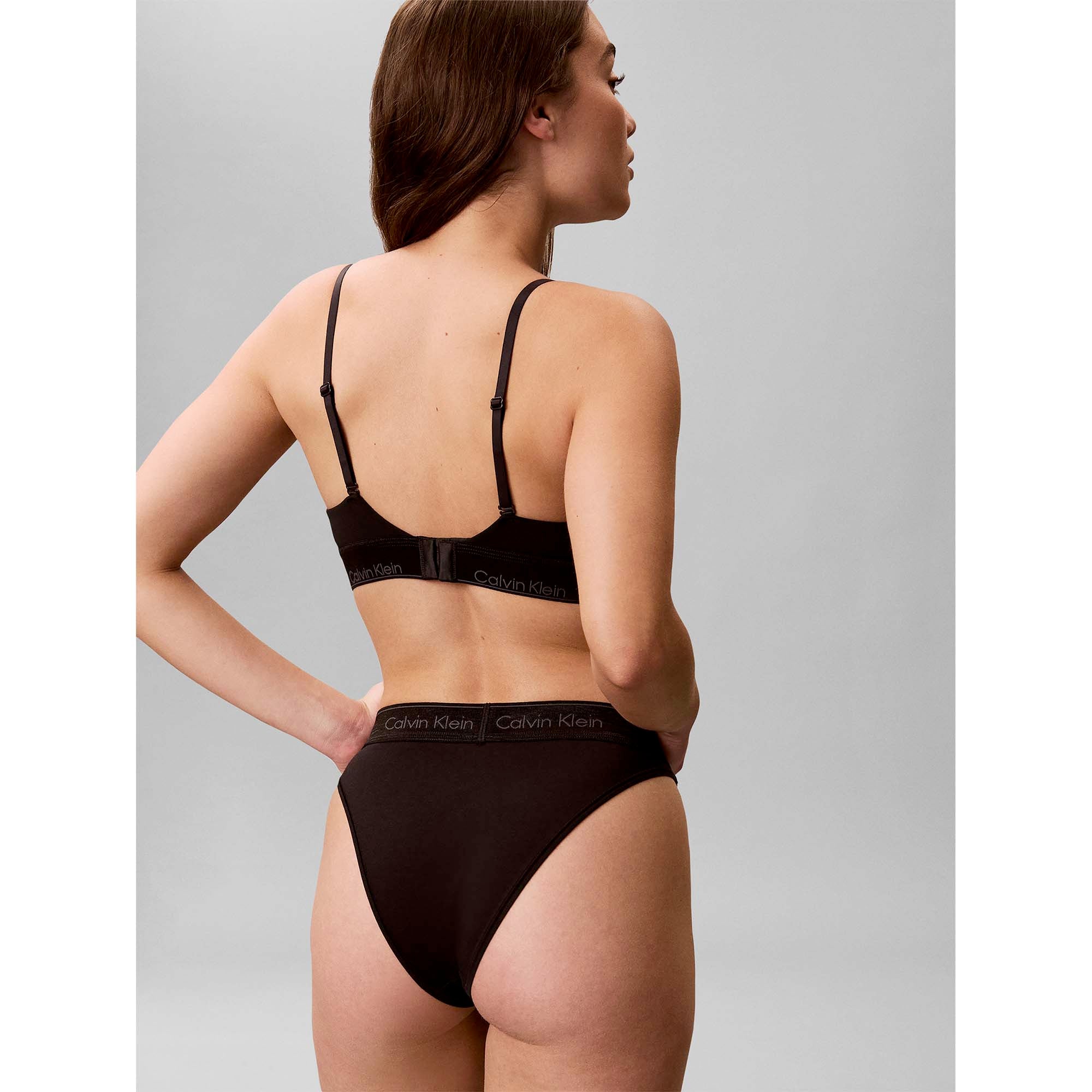 LIGHTLY_LINED_TRIANGLE_LV00QF8825_UB1_Image_3