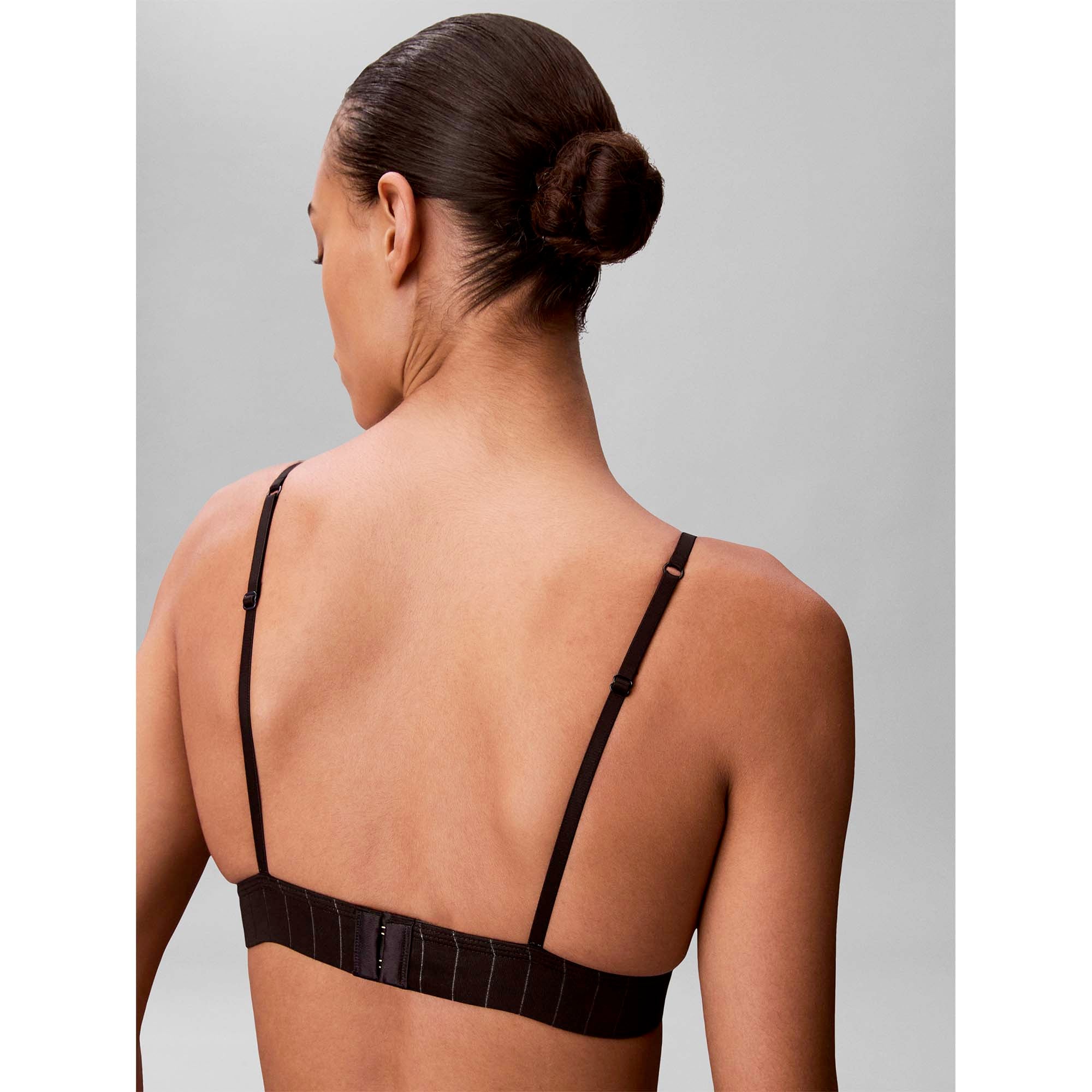 LIGHTLY_LINED_TRIANGLE_LV00QF8886_UB1_Image_5