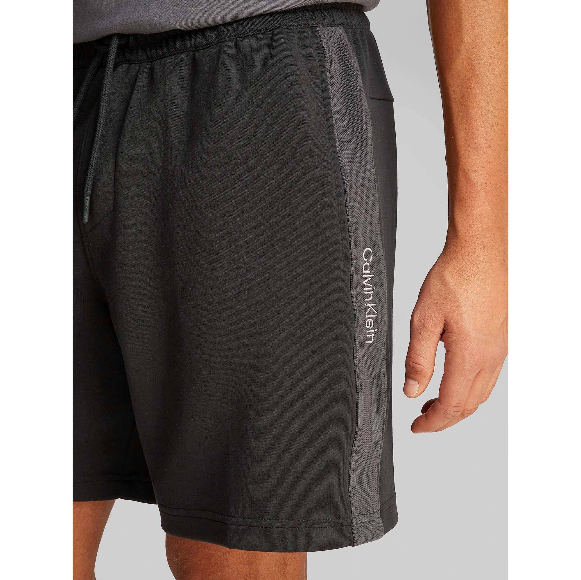 LOGO_TAPE_SHORT_J30J327246_BEH_Image_5