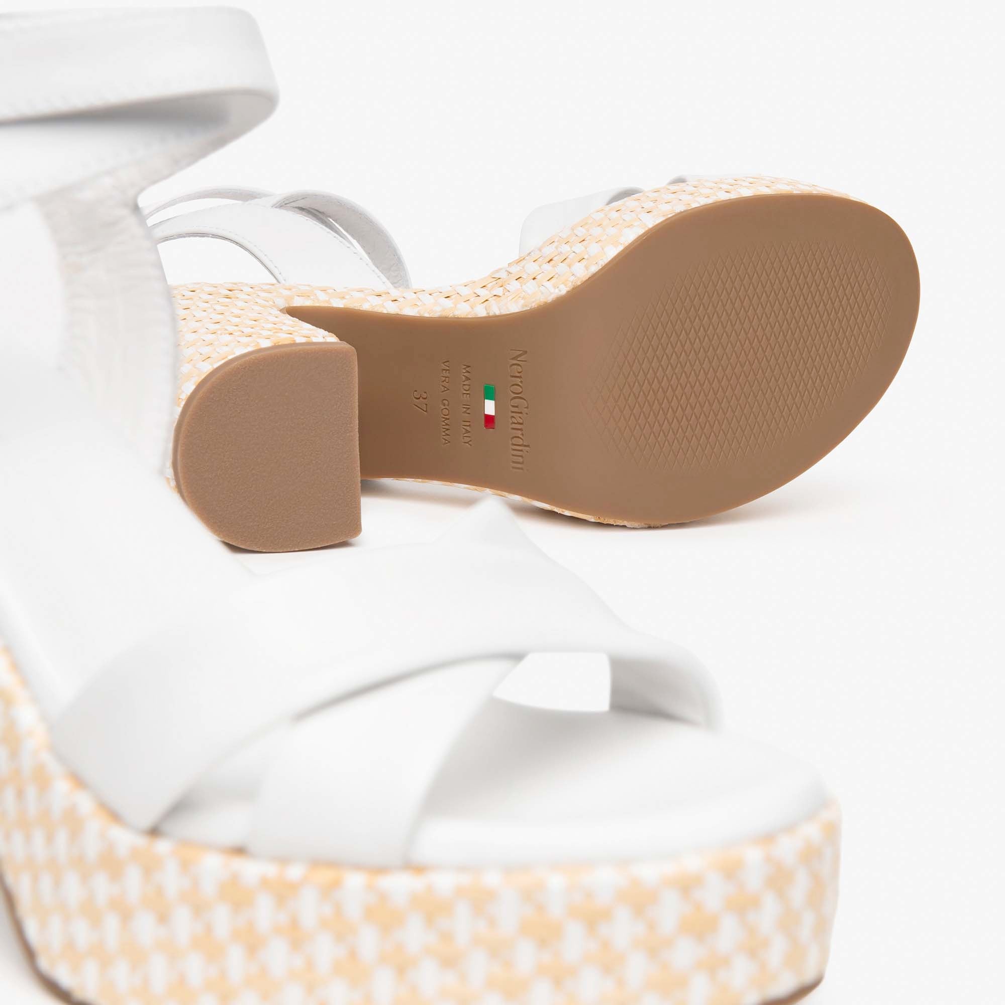 LOIRA_PUCASSOLA_P17697_RI_E616072D_707_Image_4