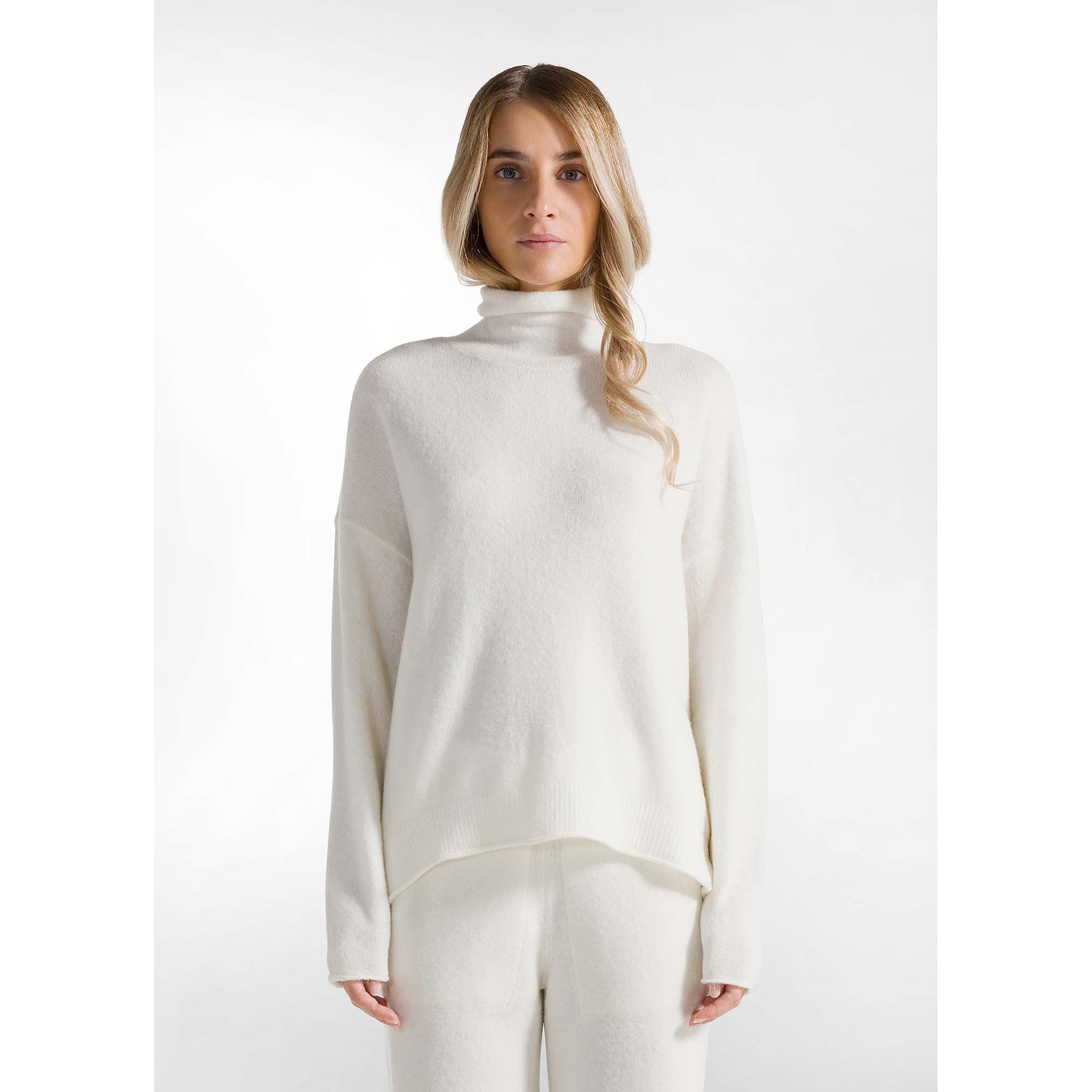 LOUNGE_HIGH_NECK_SWEATER_D12211_18001_Image_2