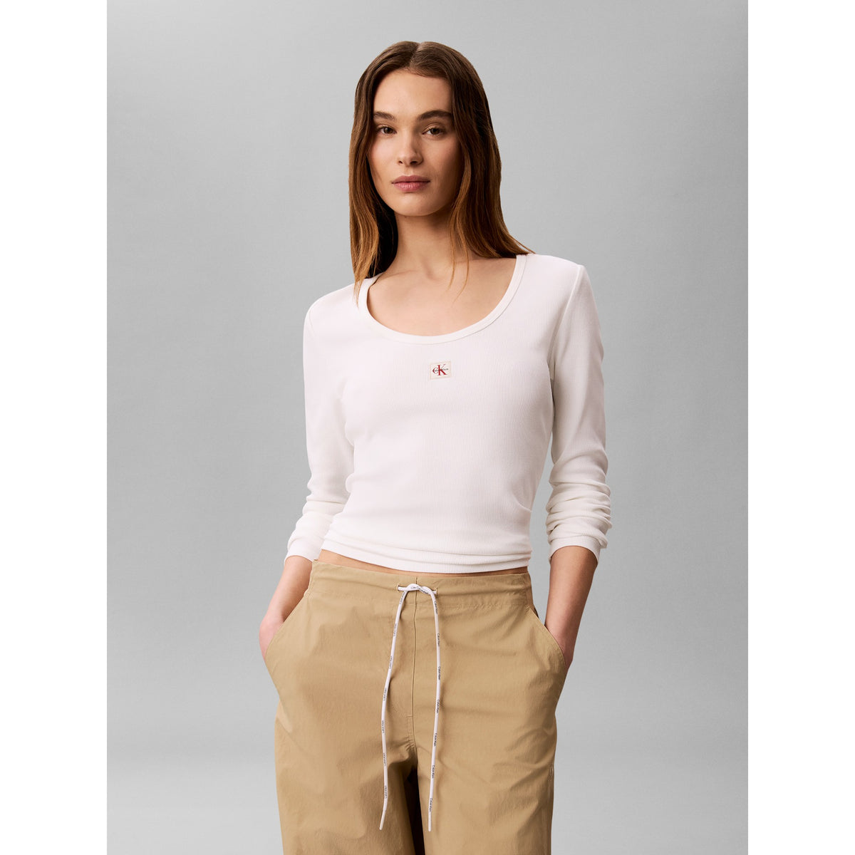 LS_WOVEN_LABEL_2X2_B_LV047D218G_YAF_Image_2