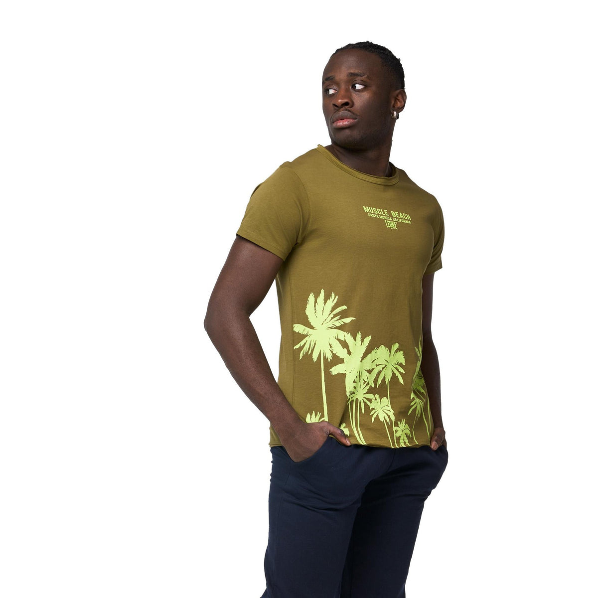 MAN_BEACH_M5666S8J03_207_Image_4