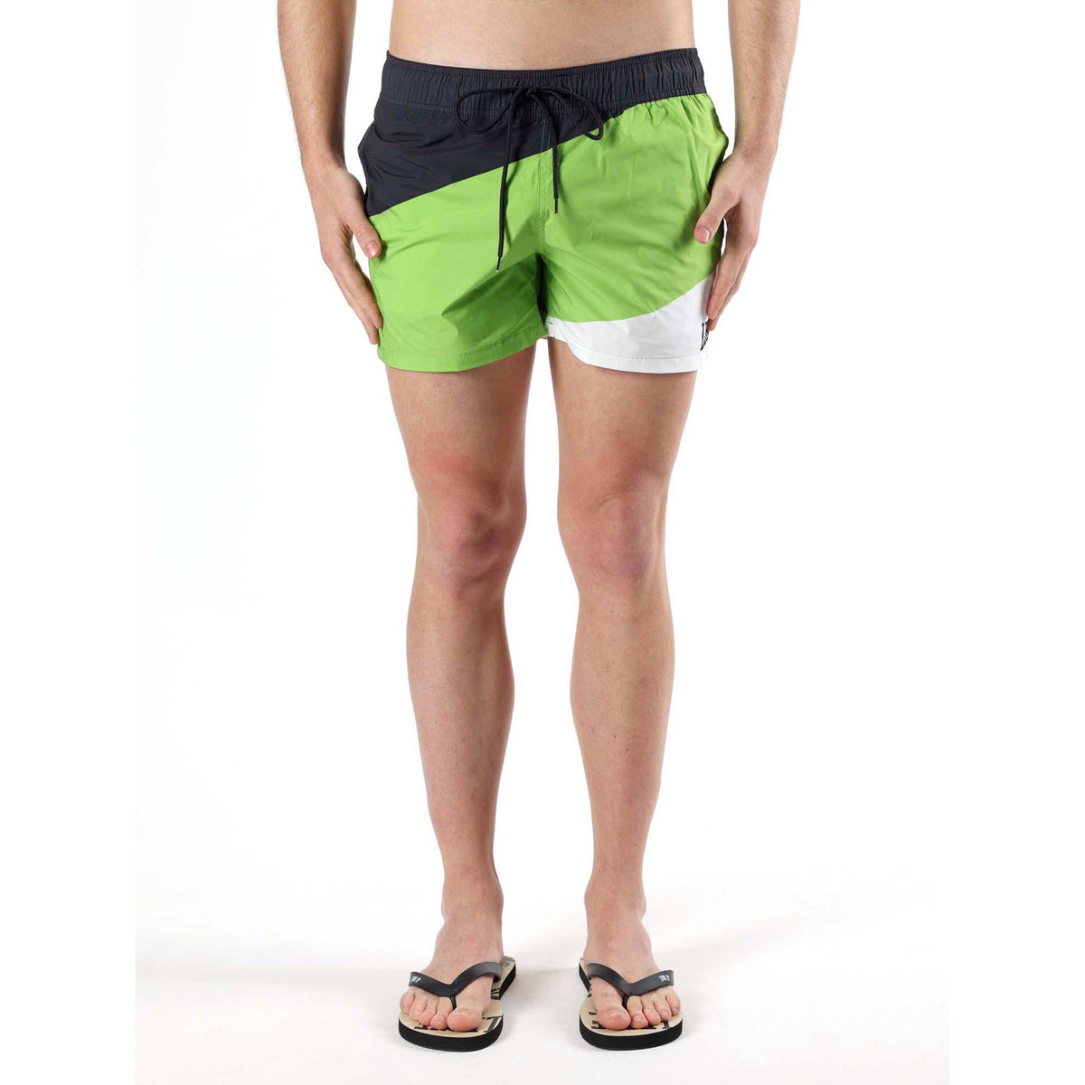 MAN_BEACH_SHORT_M5781B8N01_0930N_Image_1