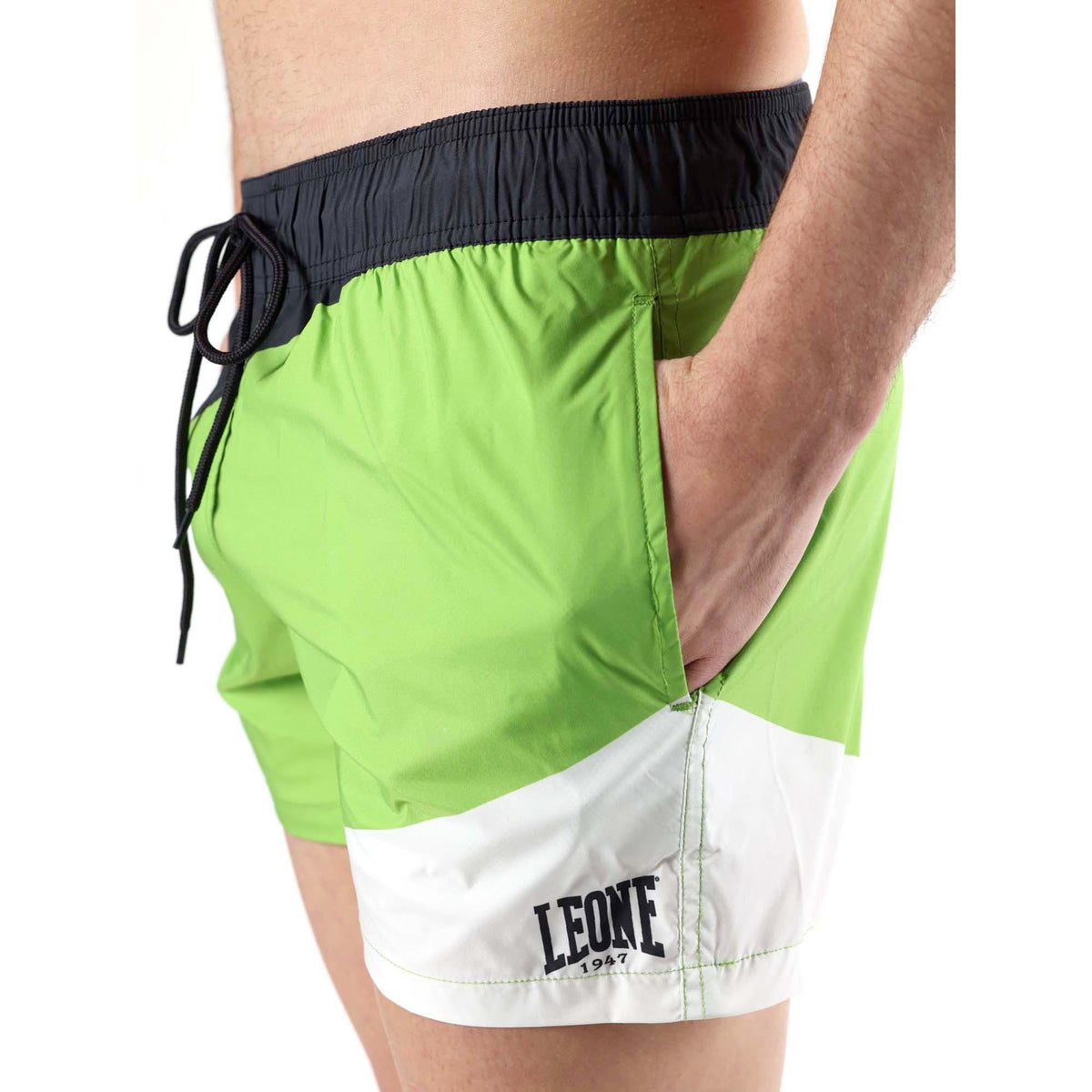MAN_BEACH_SHORT_M5781B8N01_0930N_Image_3