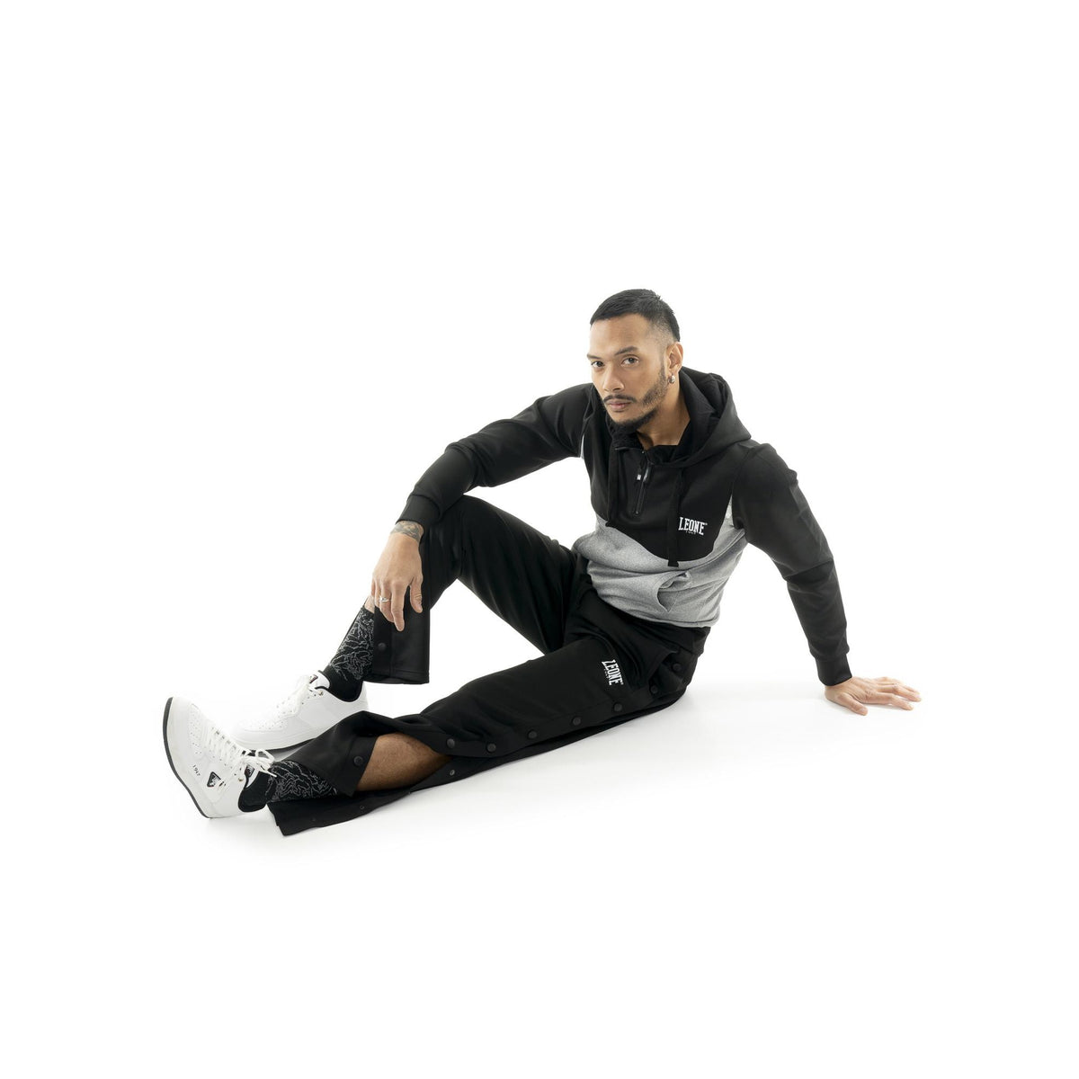 MAN_SIDE_BUTTONS_PANTS_TECH_M6764P11N00_09_Image_6