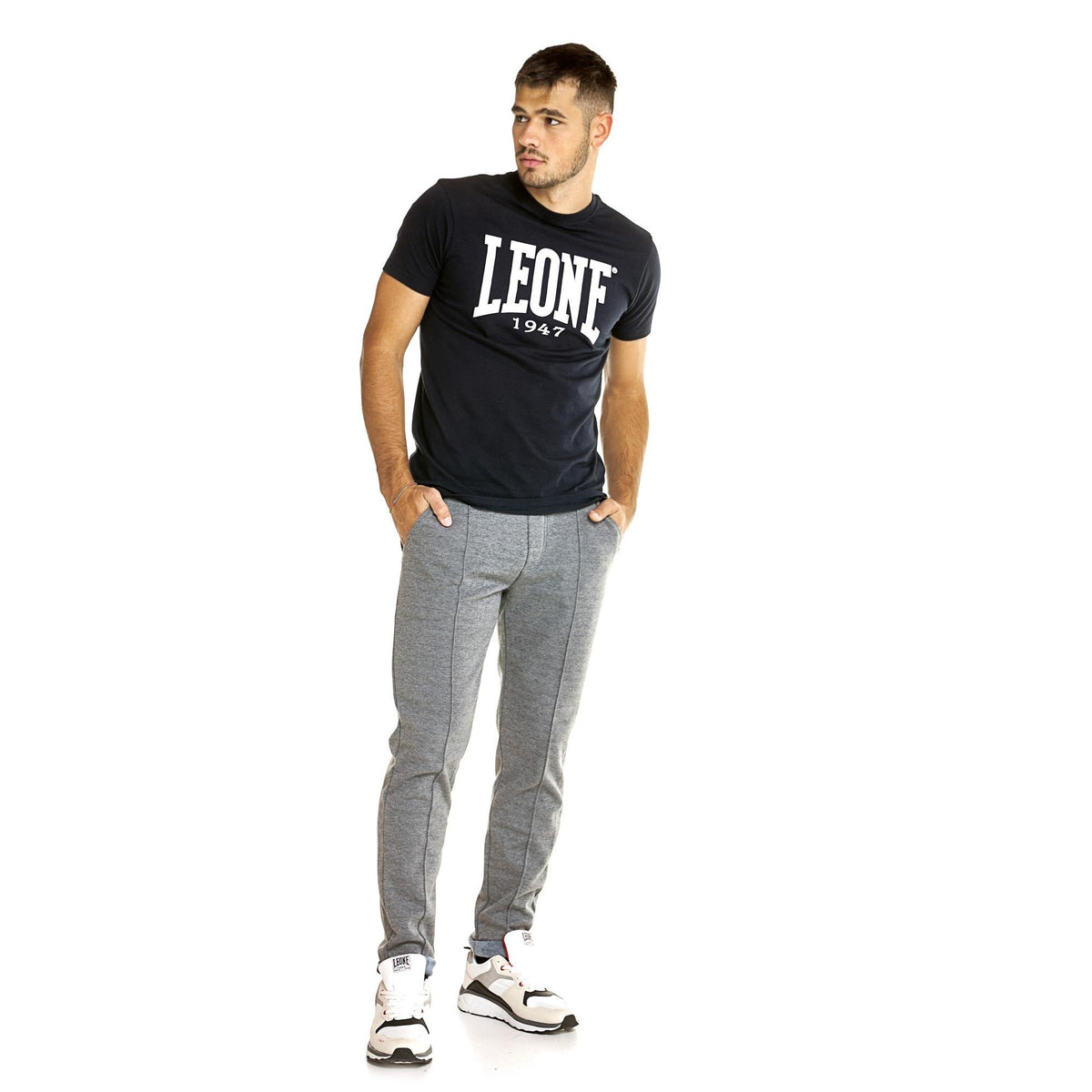 MAN_SWEATPANTS_LIFESTYLE_M5026P7F43_05_Image_4