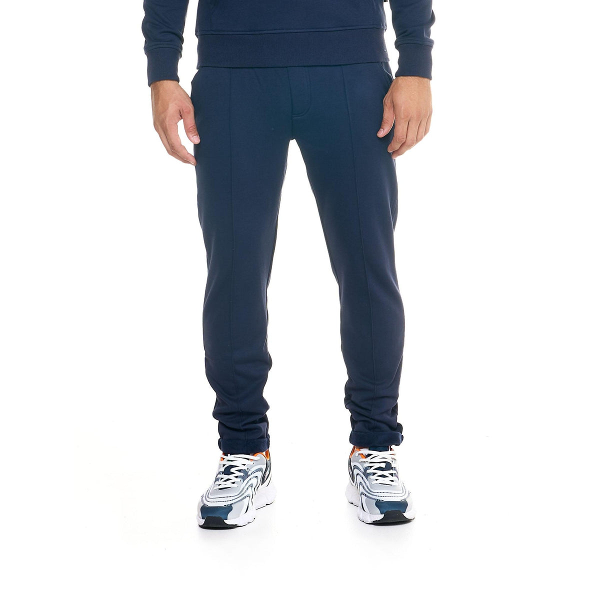MAN_SWEATPANTS_LIFESTYLE_M5026P7F43_10_Image_2