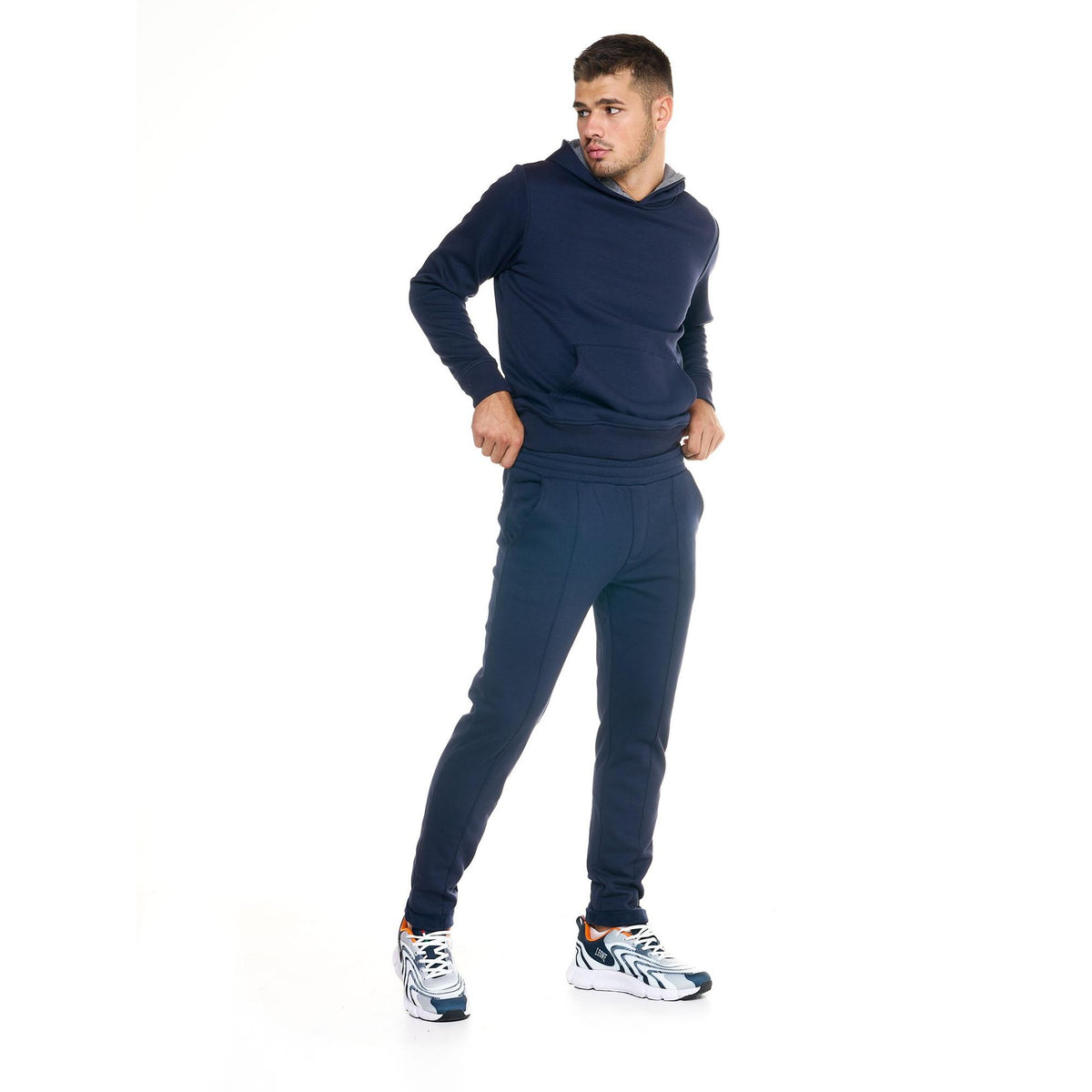 MAN_SWEATPANTS_LIFESTYLE_M5026P7F43_10_Image_4