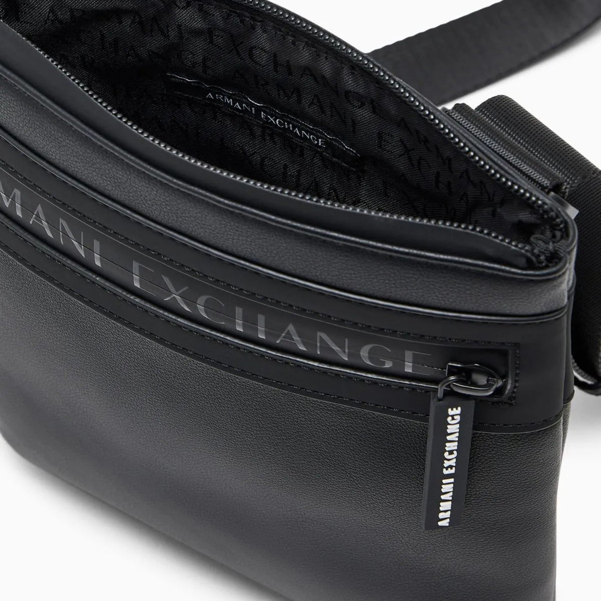 MESSENGER_BAG_XM003594AF26679_MC043_Image_4