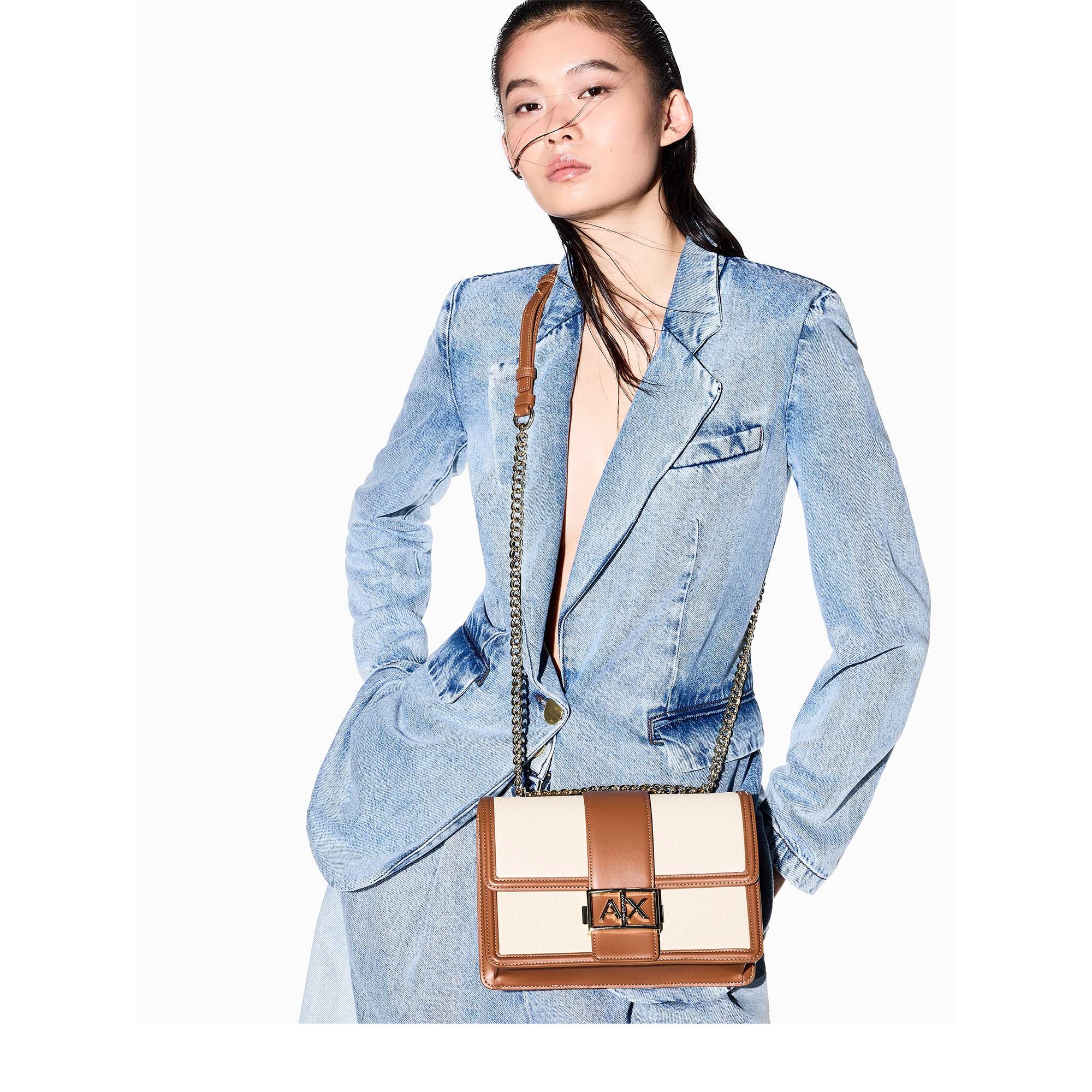 MESSENGER_BAG_XW000070AF22570_M6261_Image_6