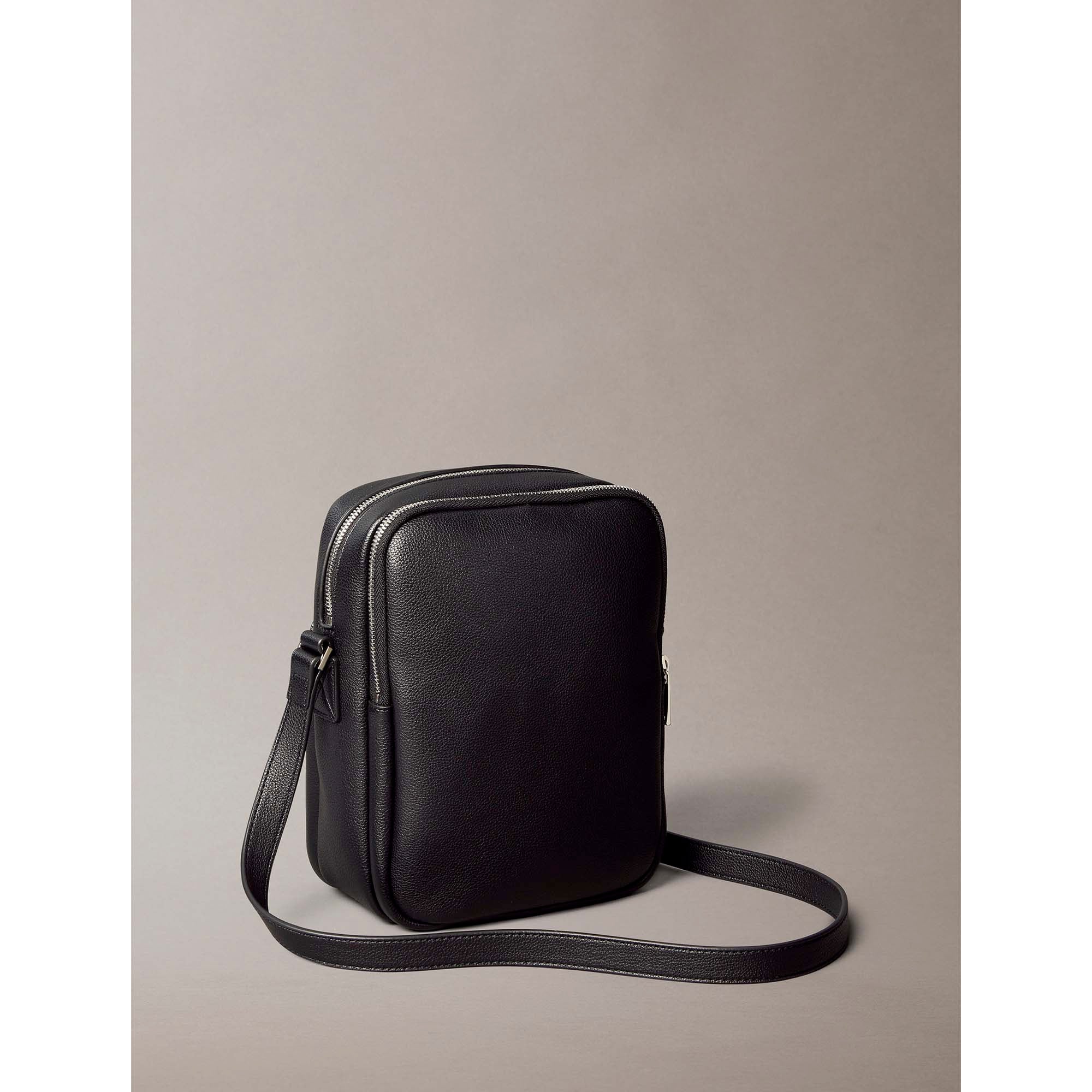 MICRO_PEBBLE_CROSSBODY_S_LV04D3076G_UB1_Image_2