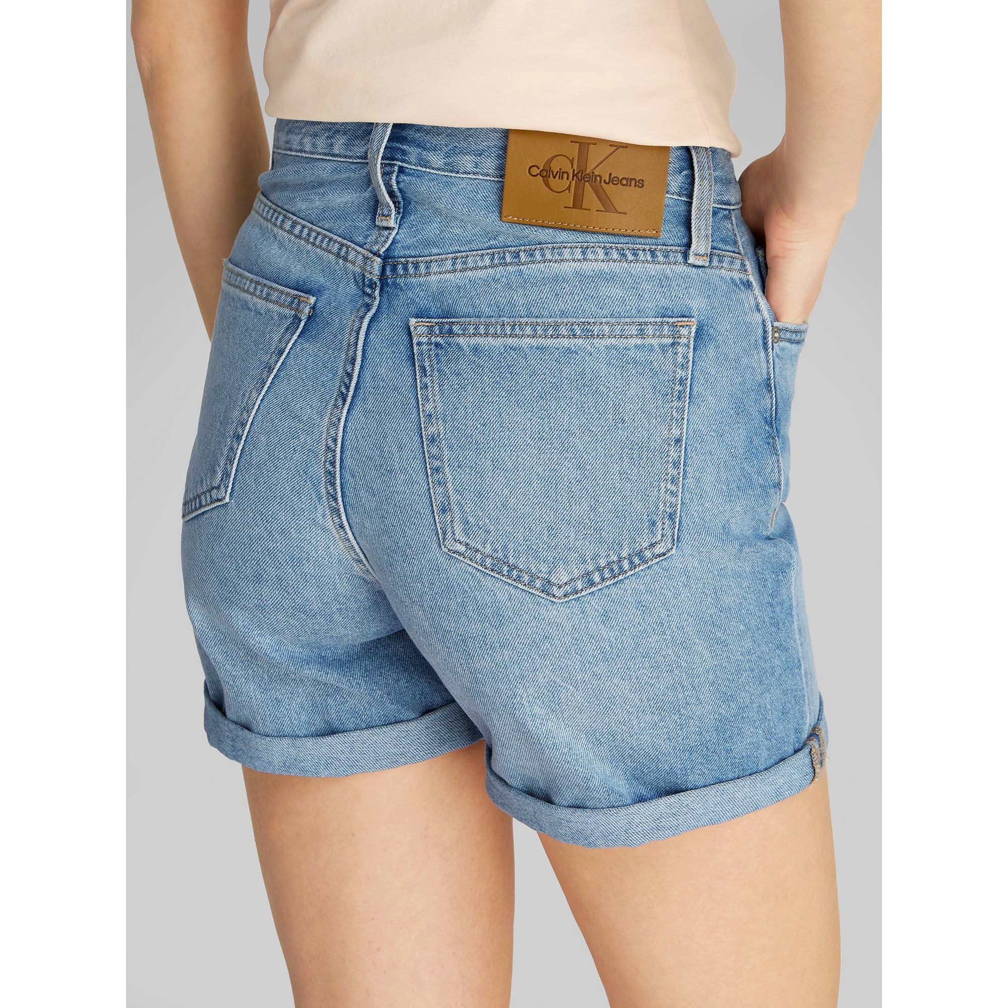 MOM_SHORT_J20J225152_1AA_Image_5