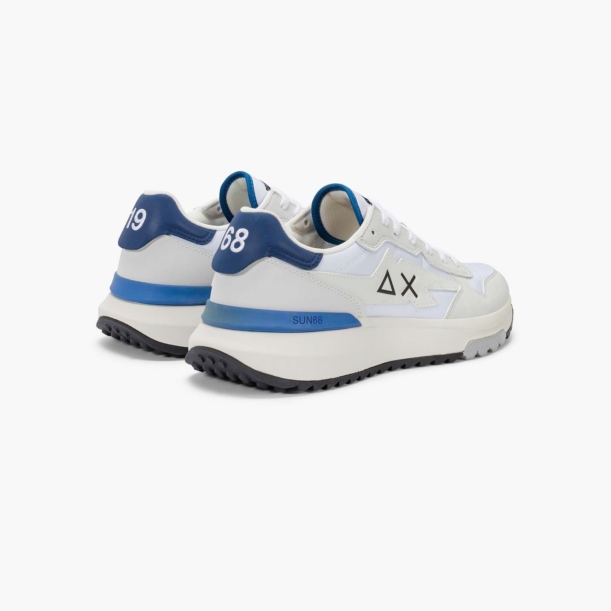 NIKI_20_SOLID_Z36121_01_Image_3