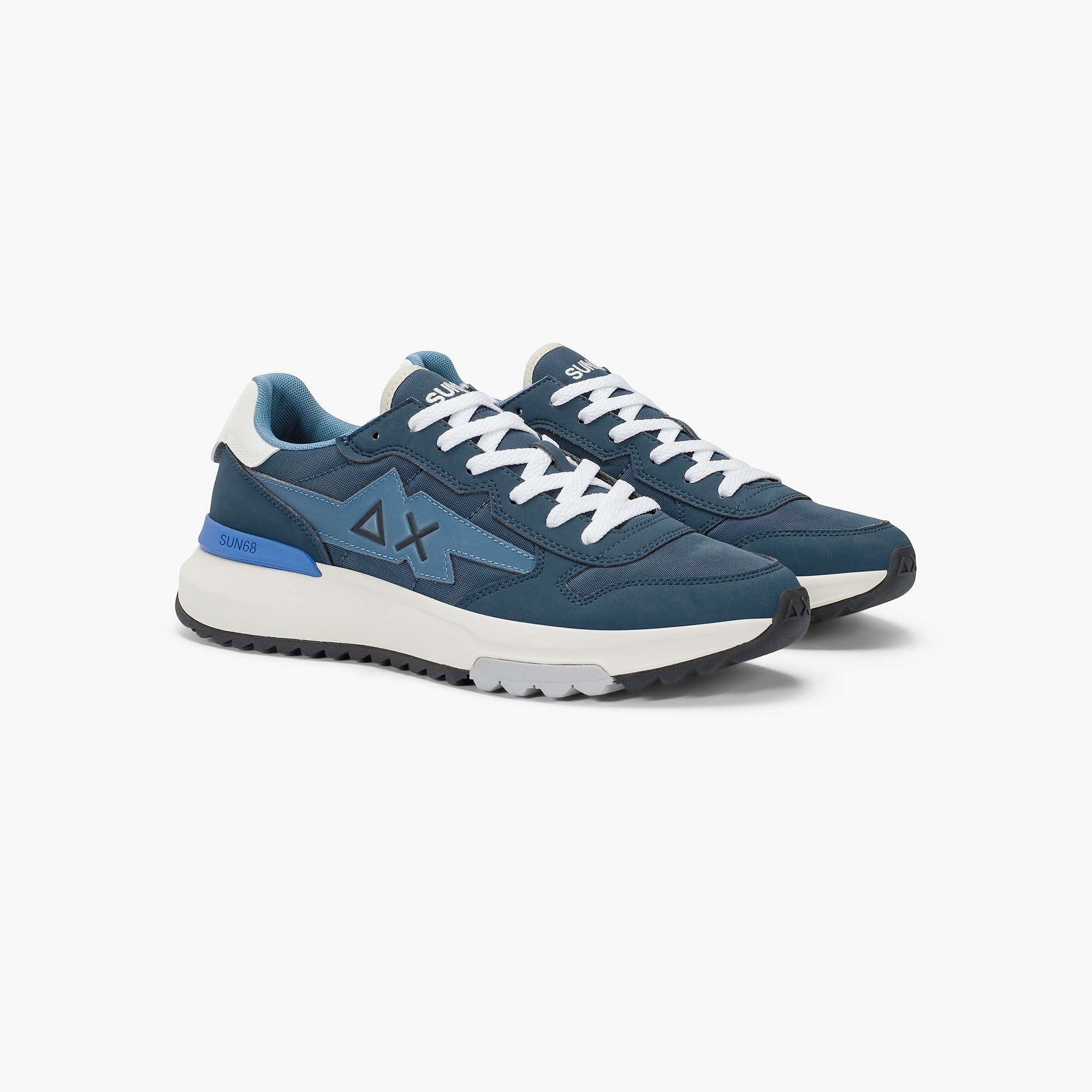 NIKI_20_SOLID_Z36121_07_Image_2